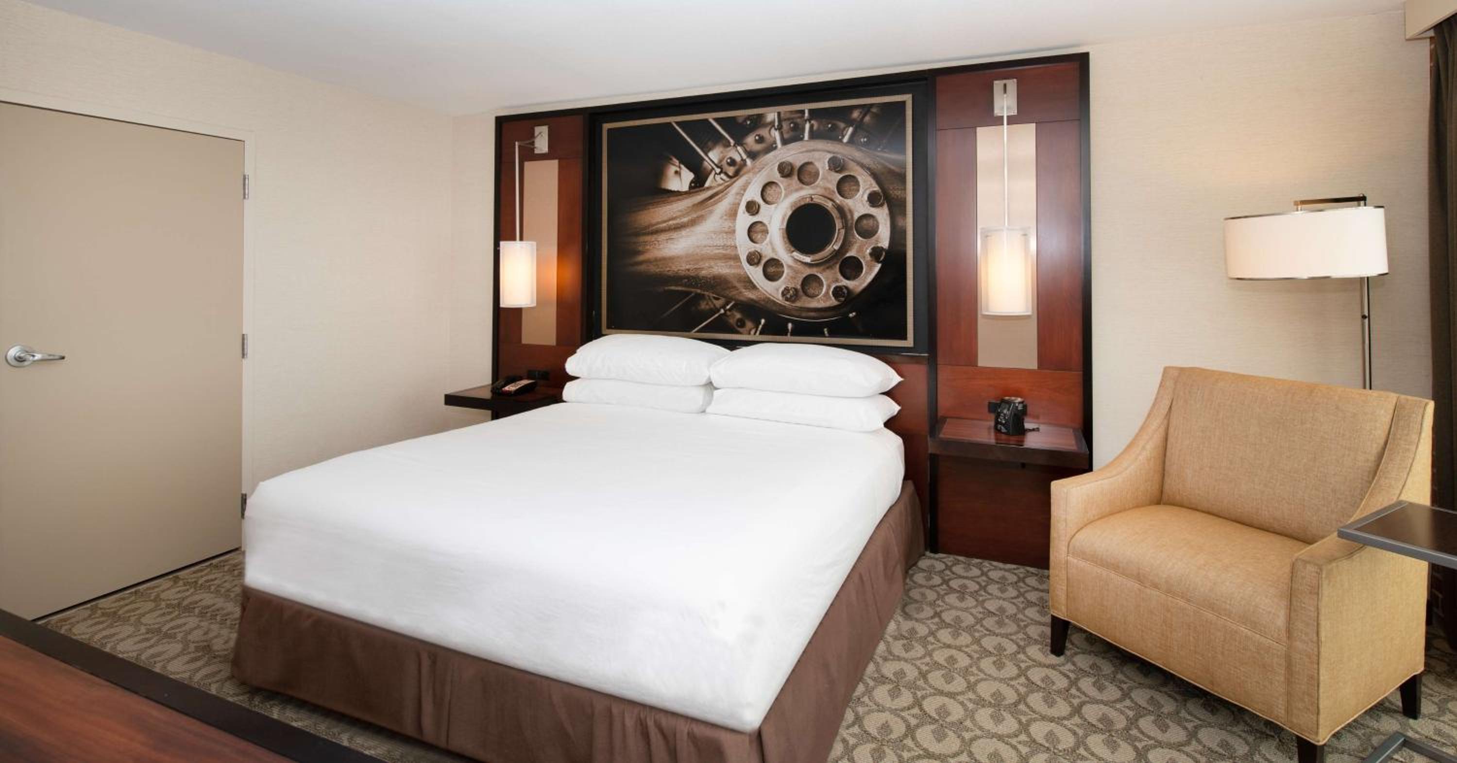 King Room - Non-Smoking - Photo 3