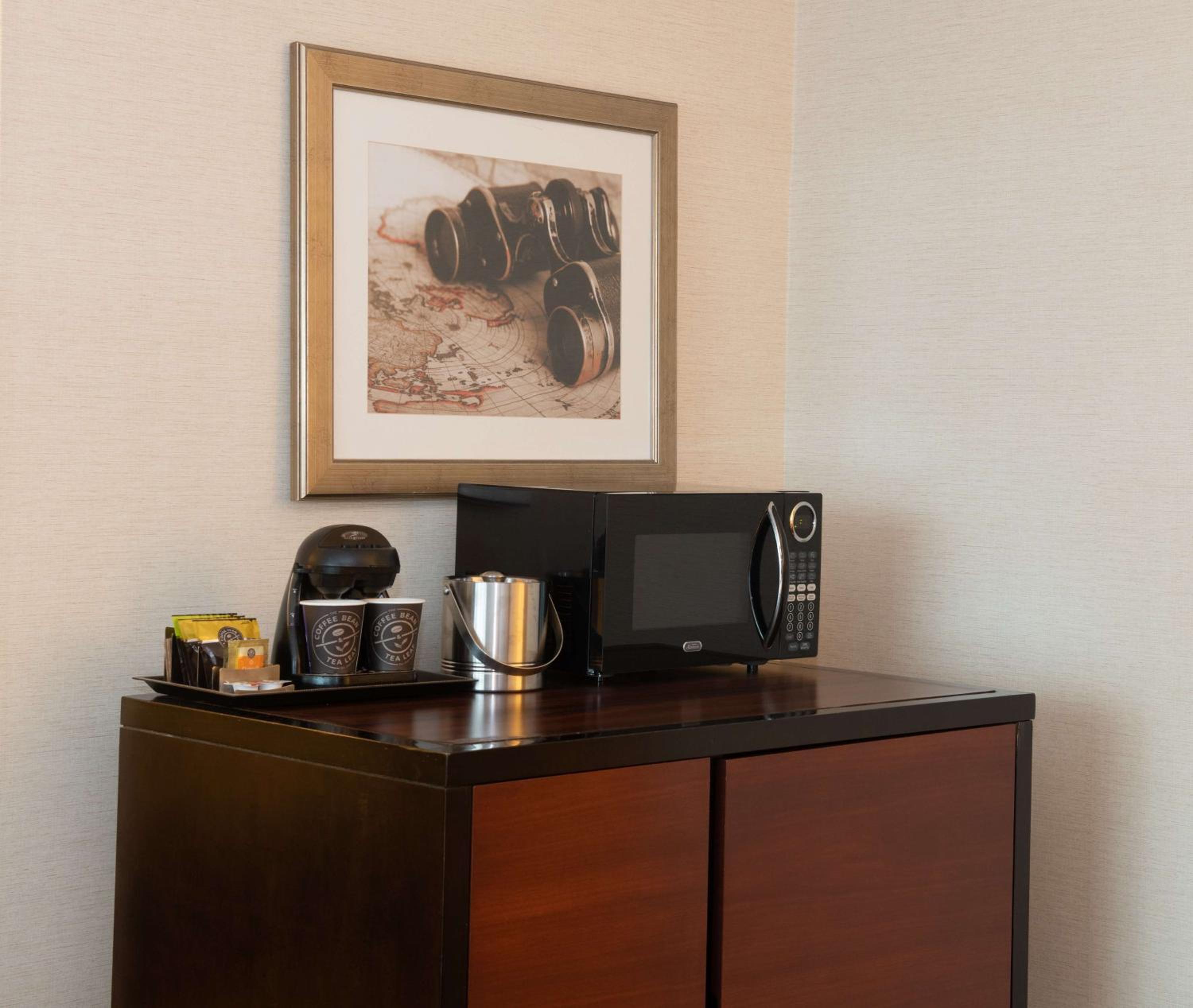 One-Bedroom King Suite with Sofa Bed - Non-Smoking - Photo 7