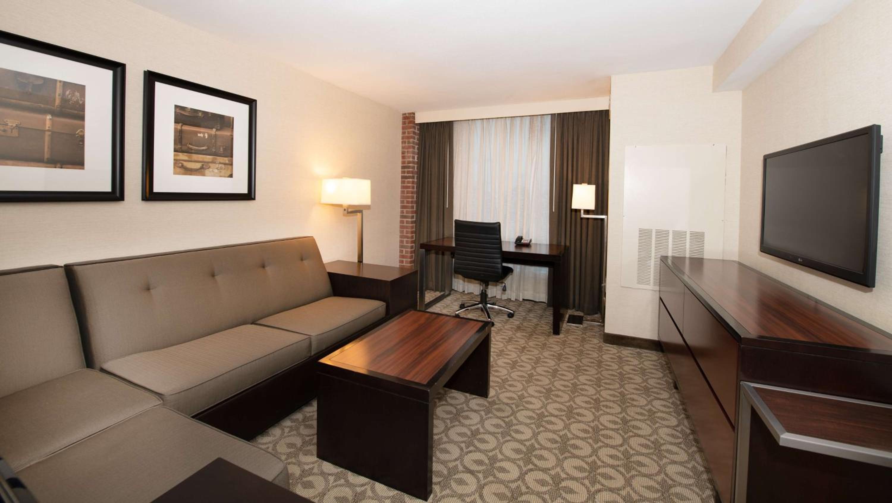 One-Bedroom King Suite with Sofa Bed - Non-Smoking - Photo 6