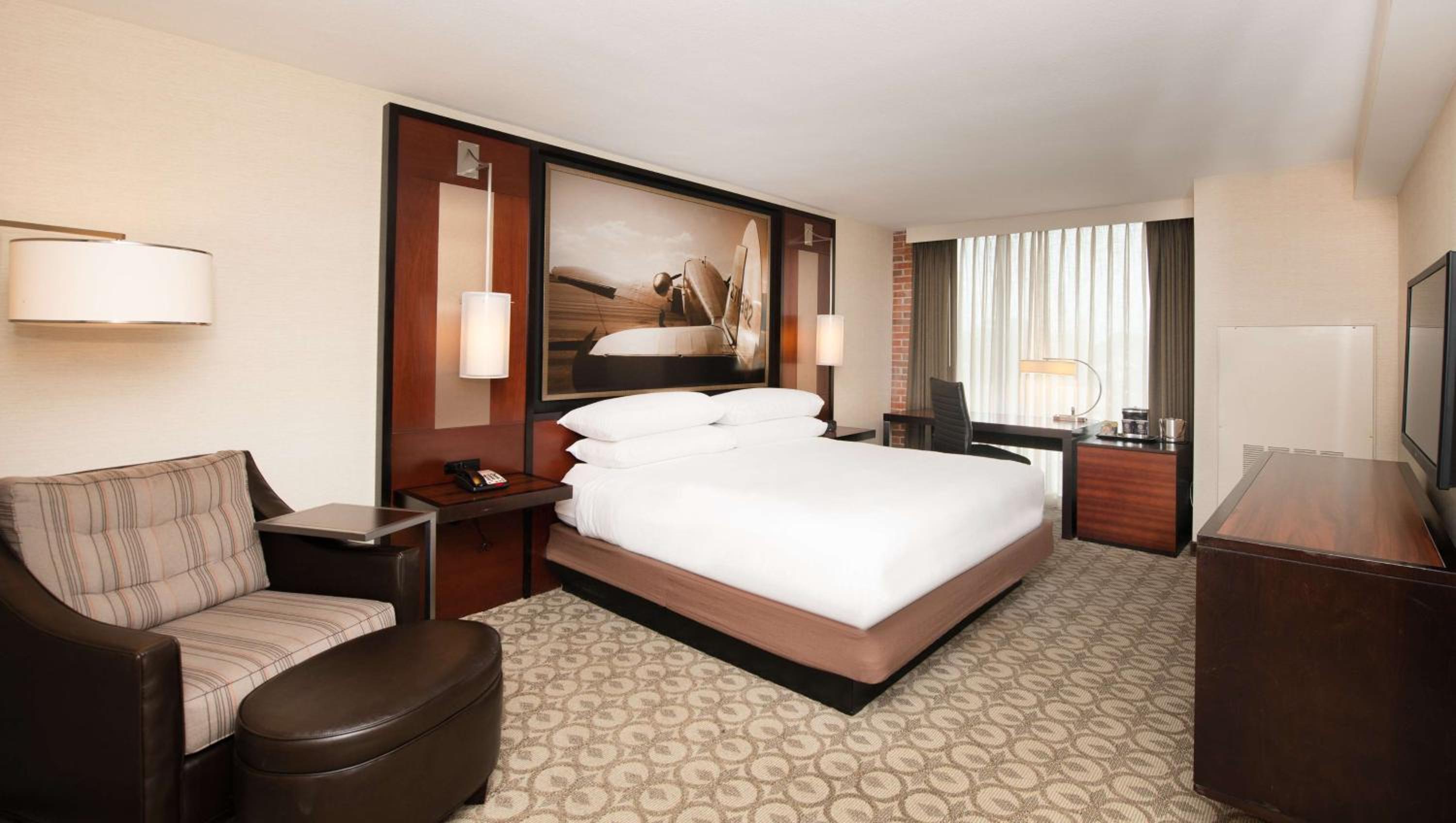 King Room - Non-Smoking - Photo 2