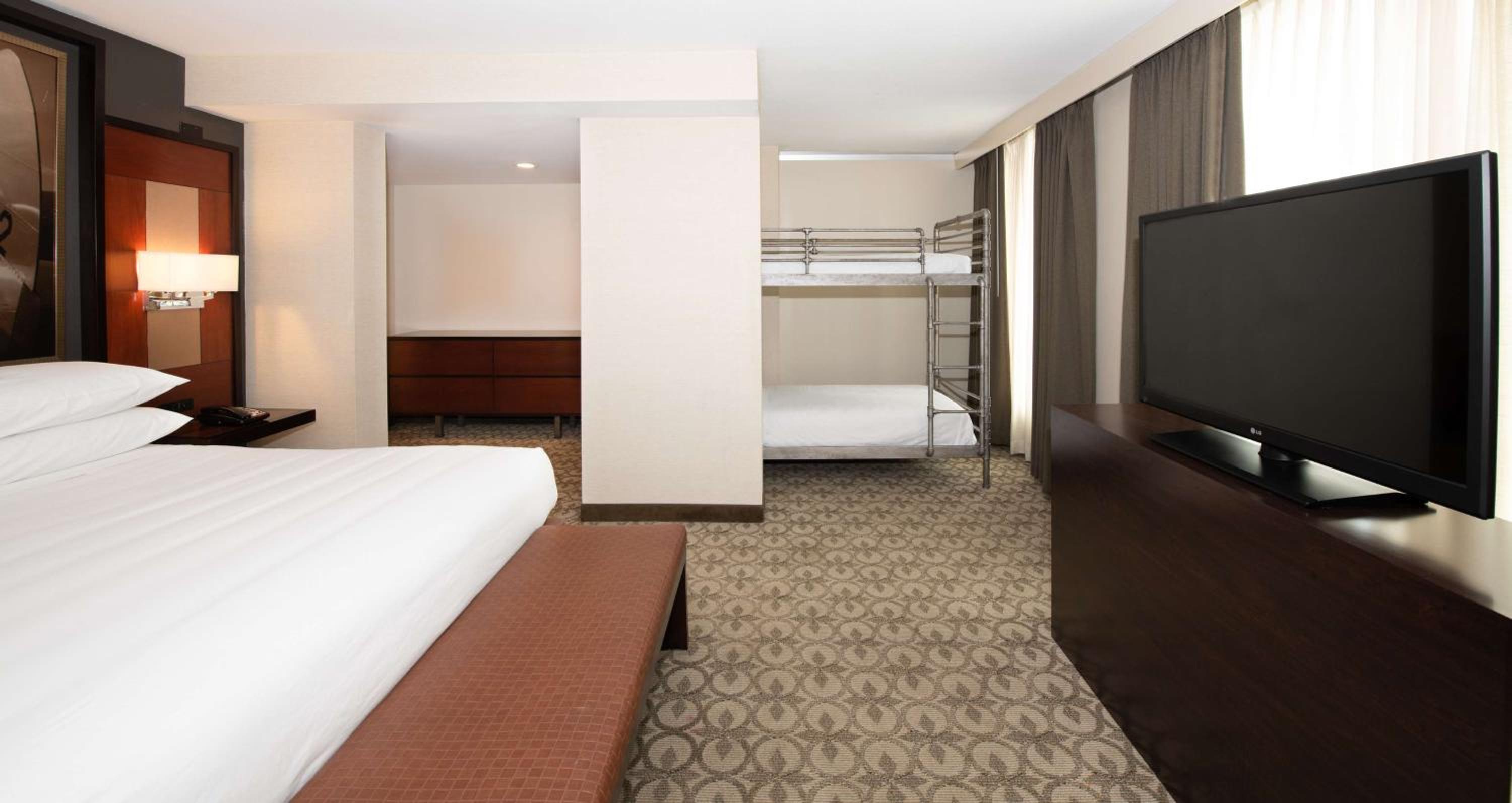 Family Suite with One King Bed and Bunk Bed - Photo 4