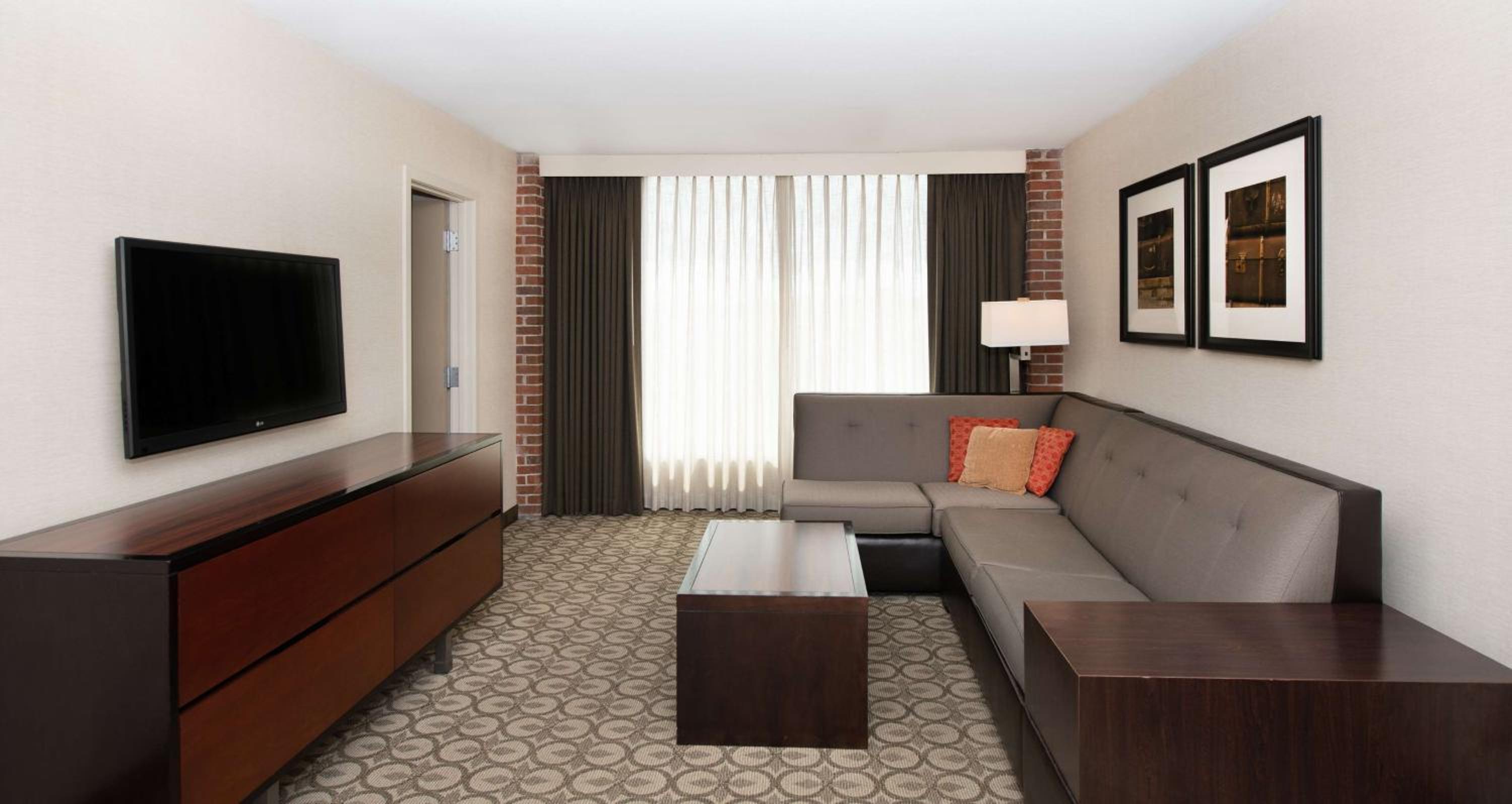 One-Bedroom King Suite with Sofa Bed - Non-Smoking - Photo 2
