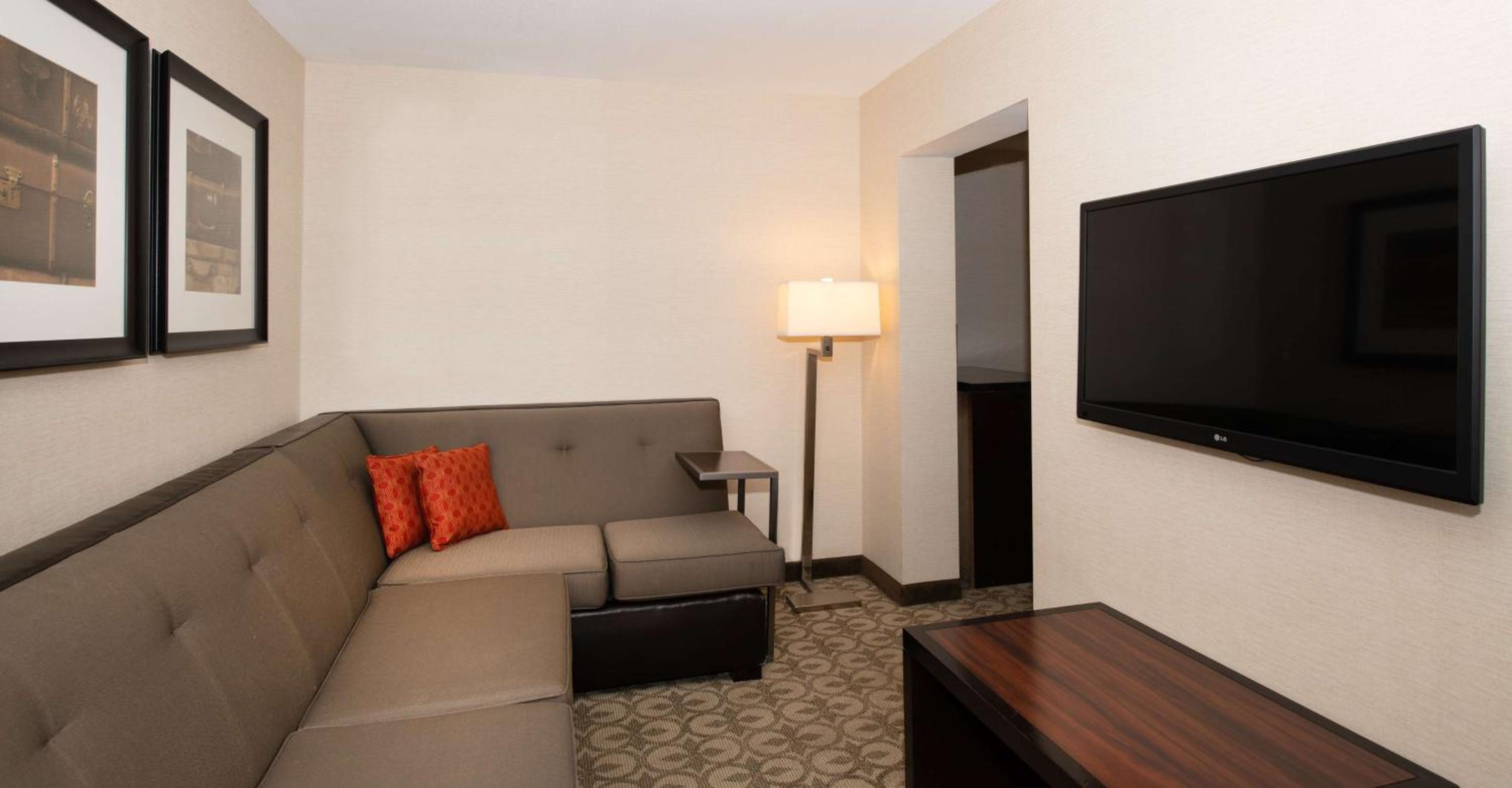 One-Bedroom Suite with Two Double Beds and Sofa Bed - Non-Smoking - Photo 8
