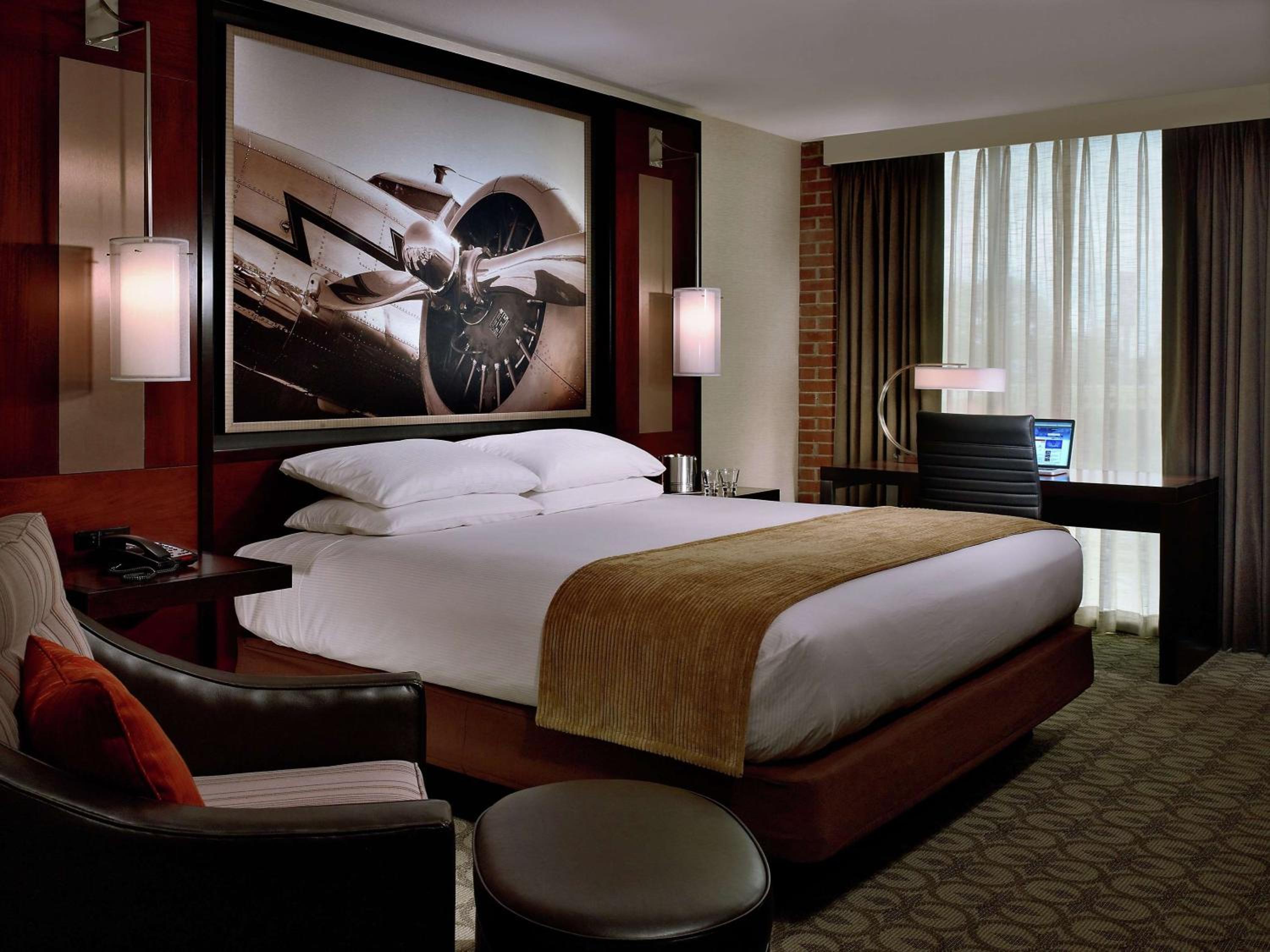 King Room - Non-Smoking - Photo 7
