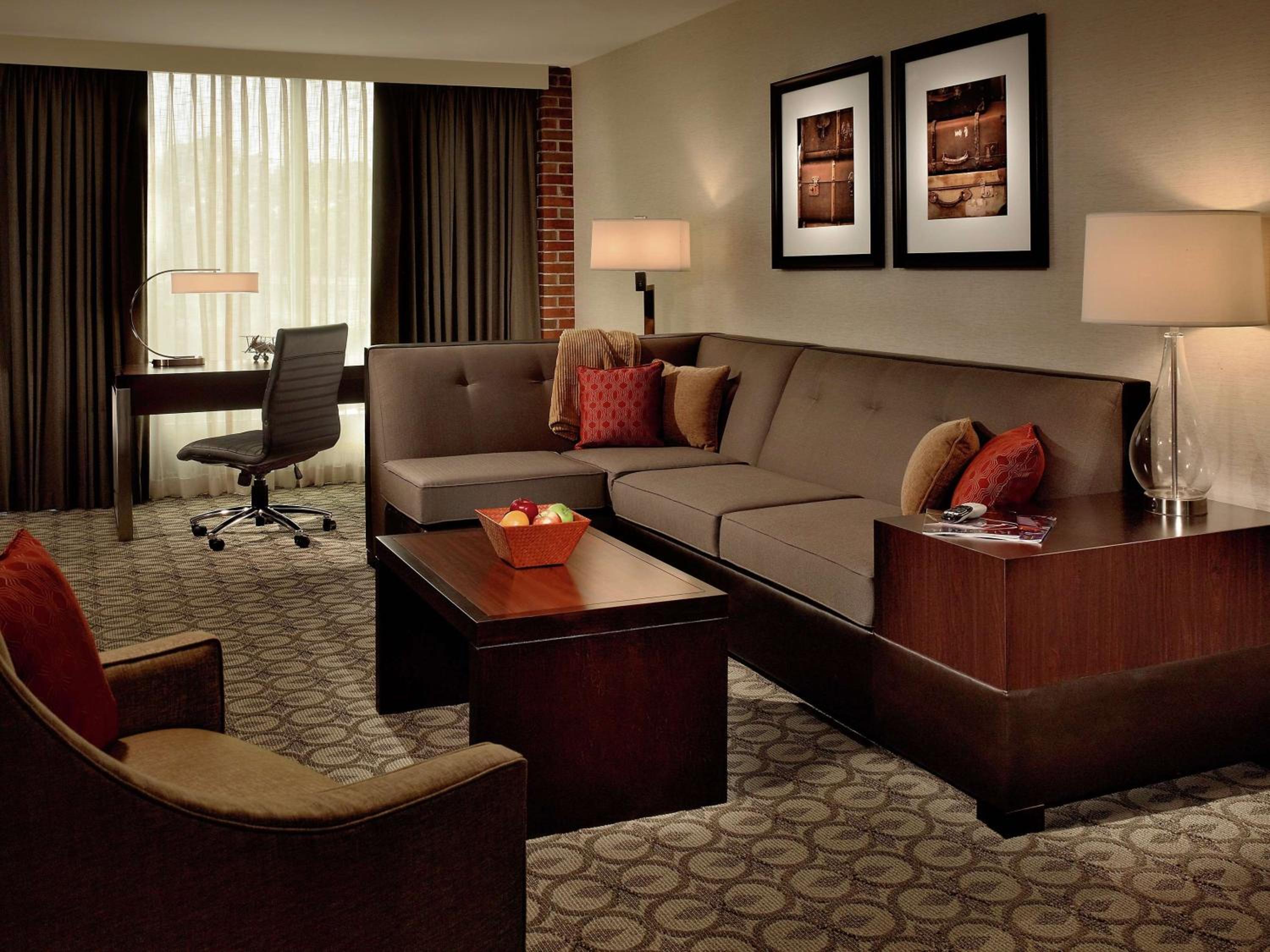 One-Bedroom King Suite with Sofa Bed - Non-Smoking - Photo 3