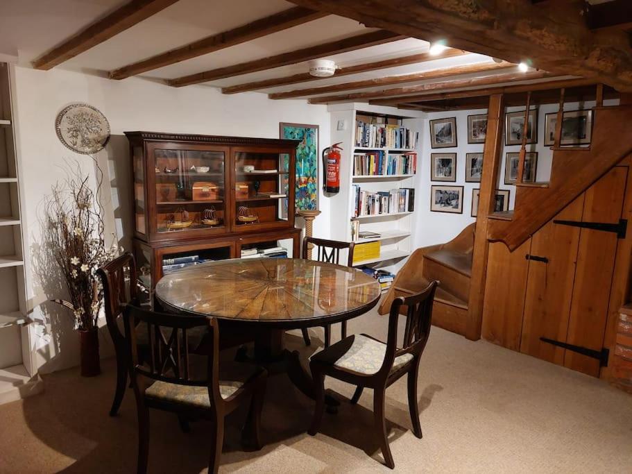 Three-Bedroom House photo 3