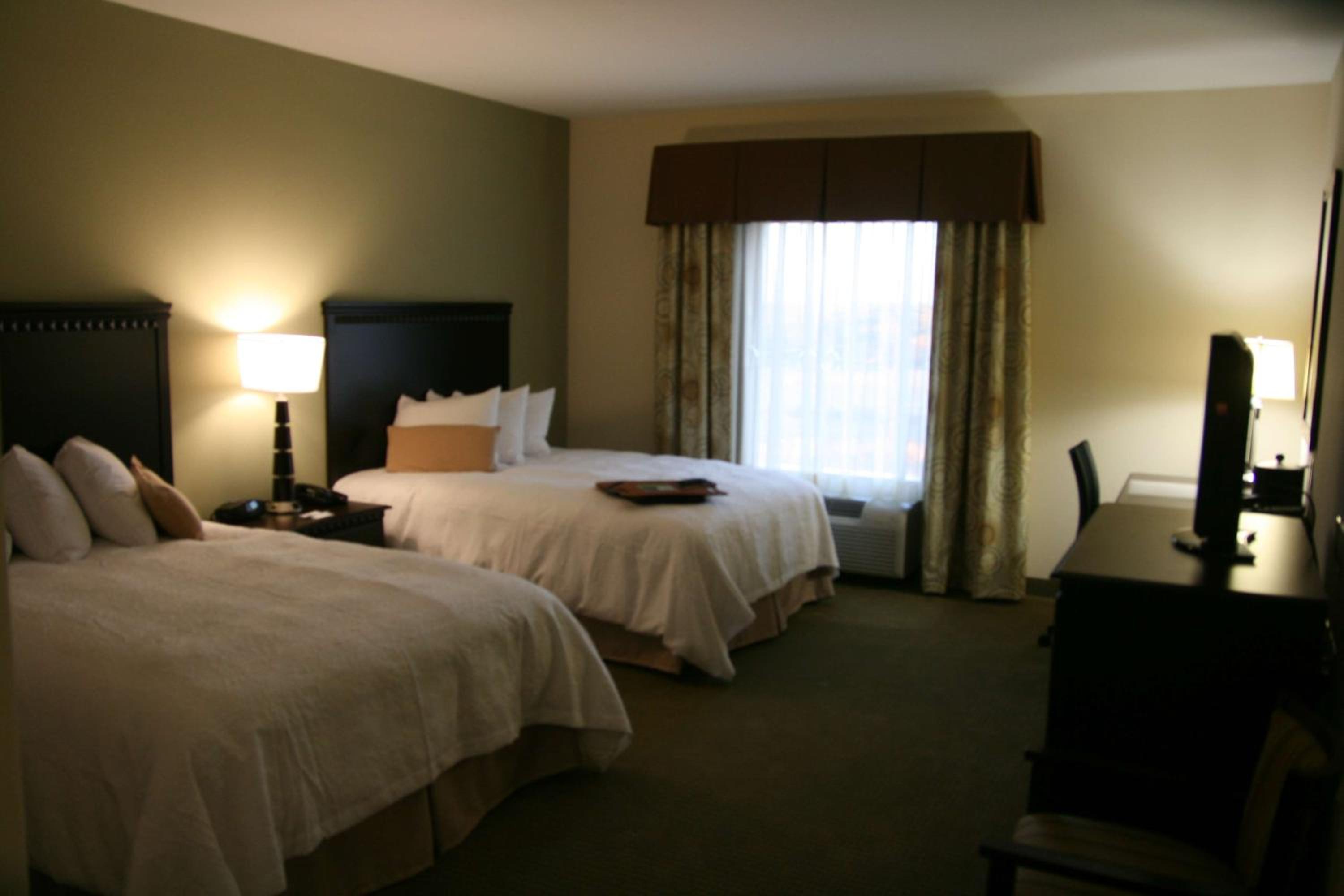 Queen Room with Bath Tub - Disability Access/Non-Smoking - Photo 2