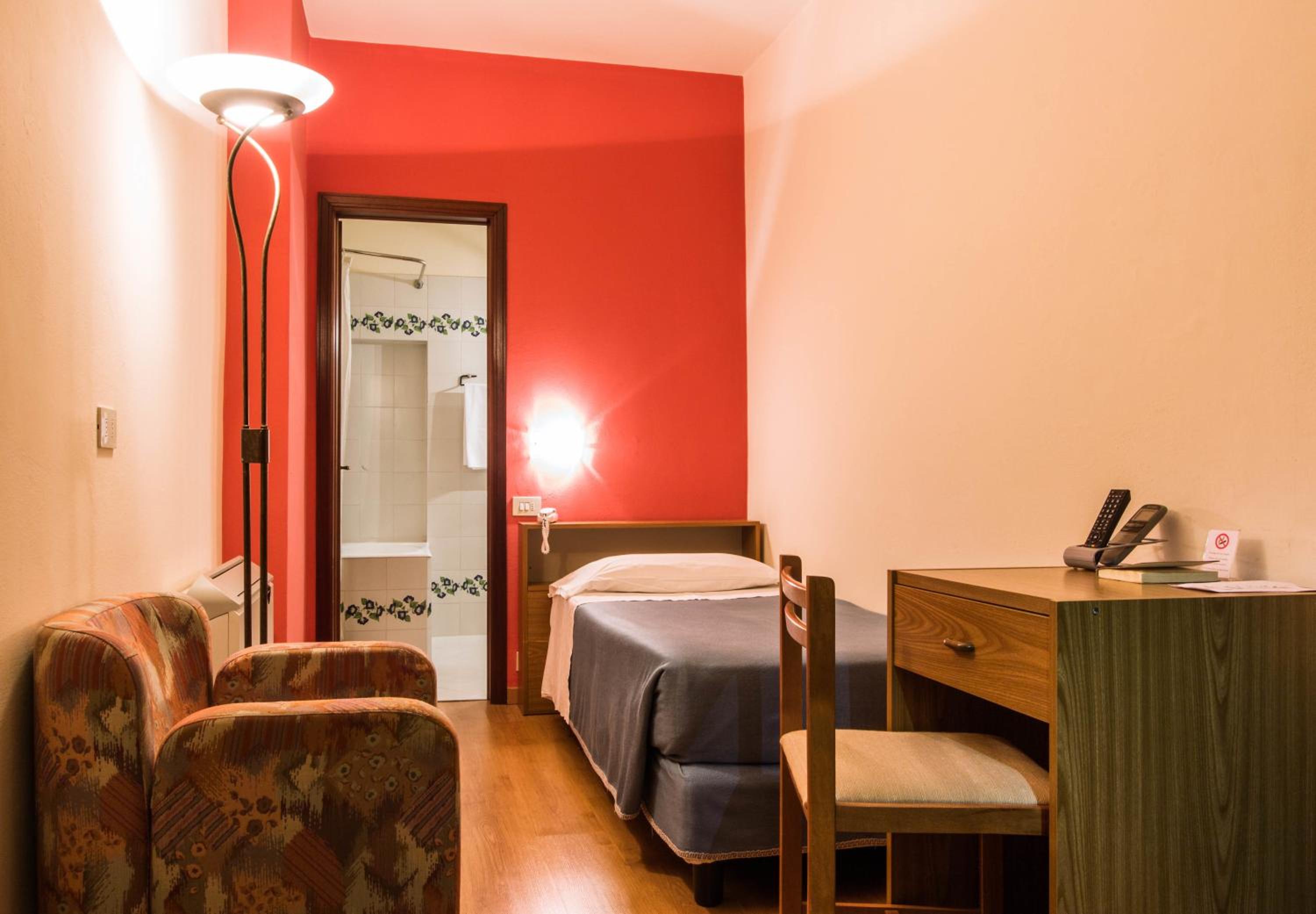 Single Room photo 3