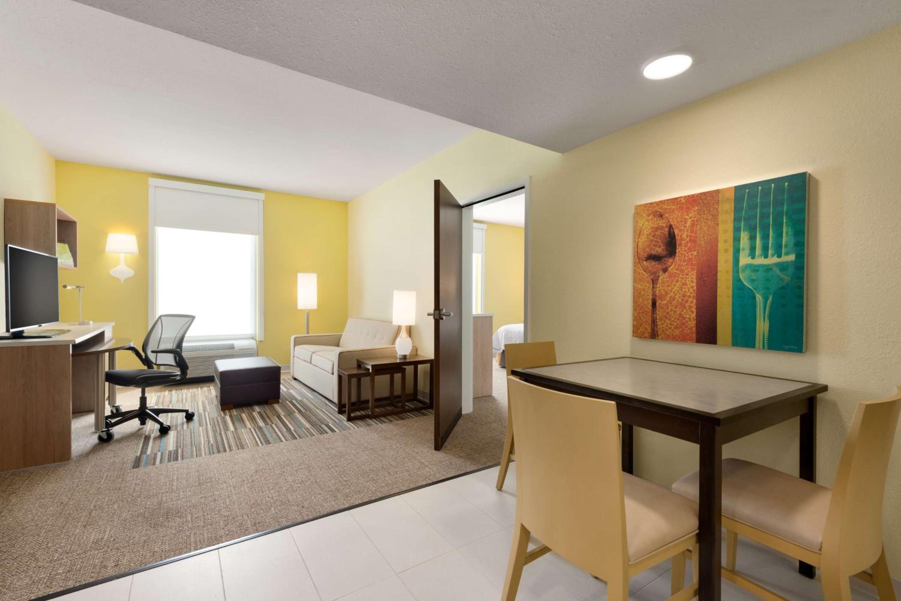 One-Bedroom King Suite - Non-Smoking photo 3