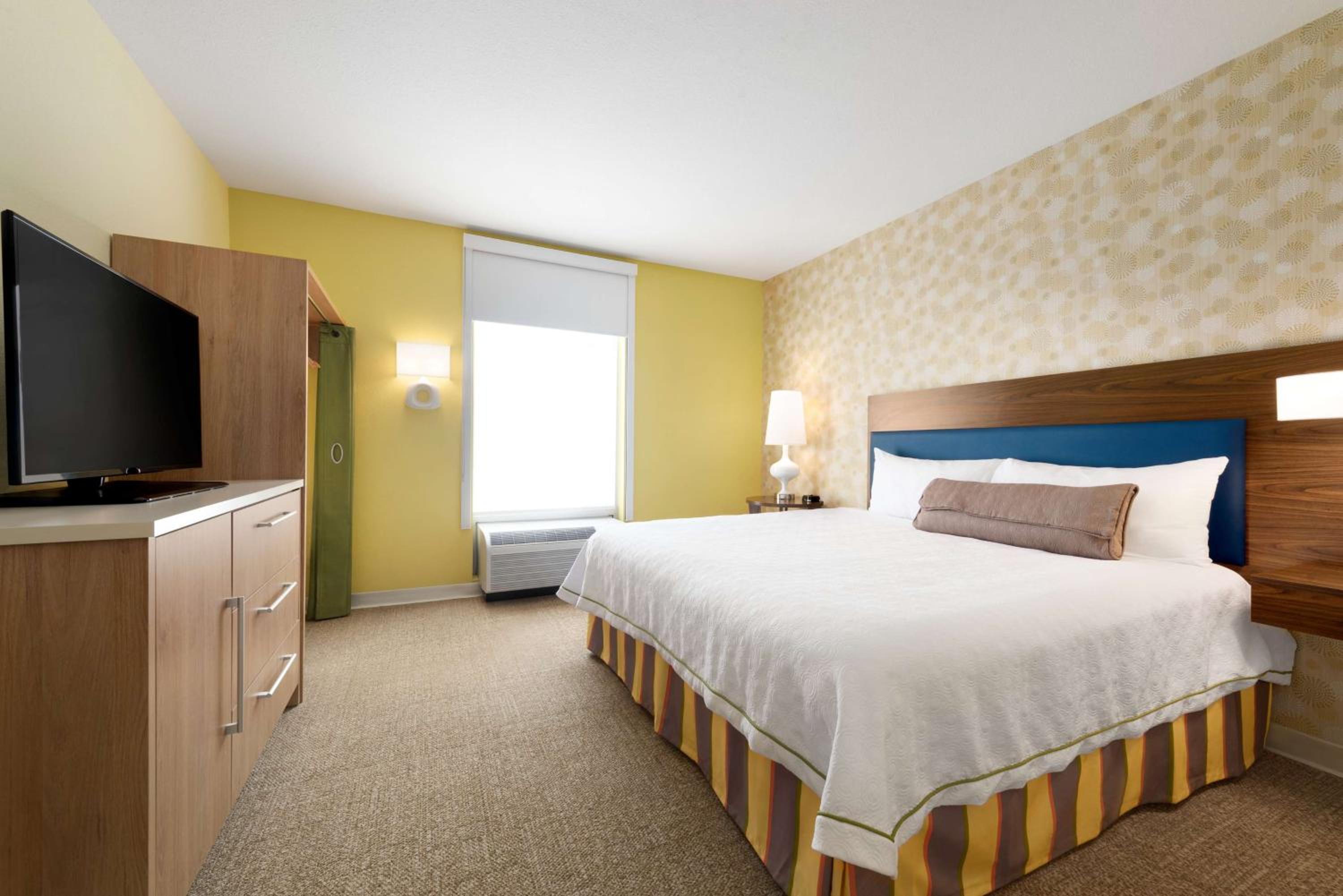 One-Bedroom King Suite - Non-Smoking