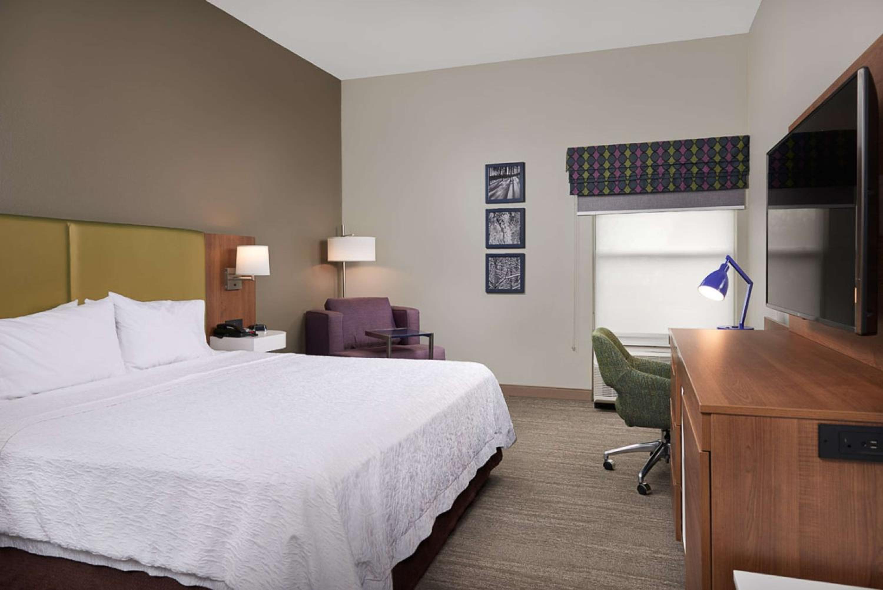 King Room with King Bed - Non-Smoking - Photo 1