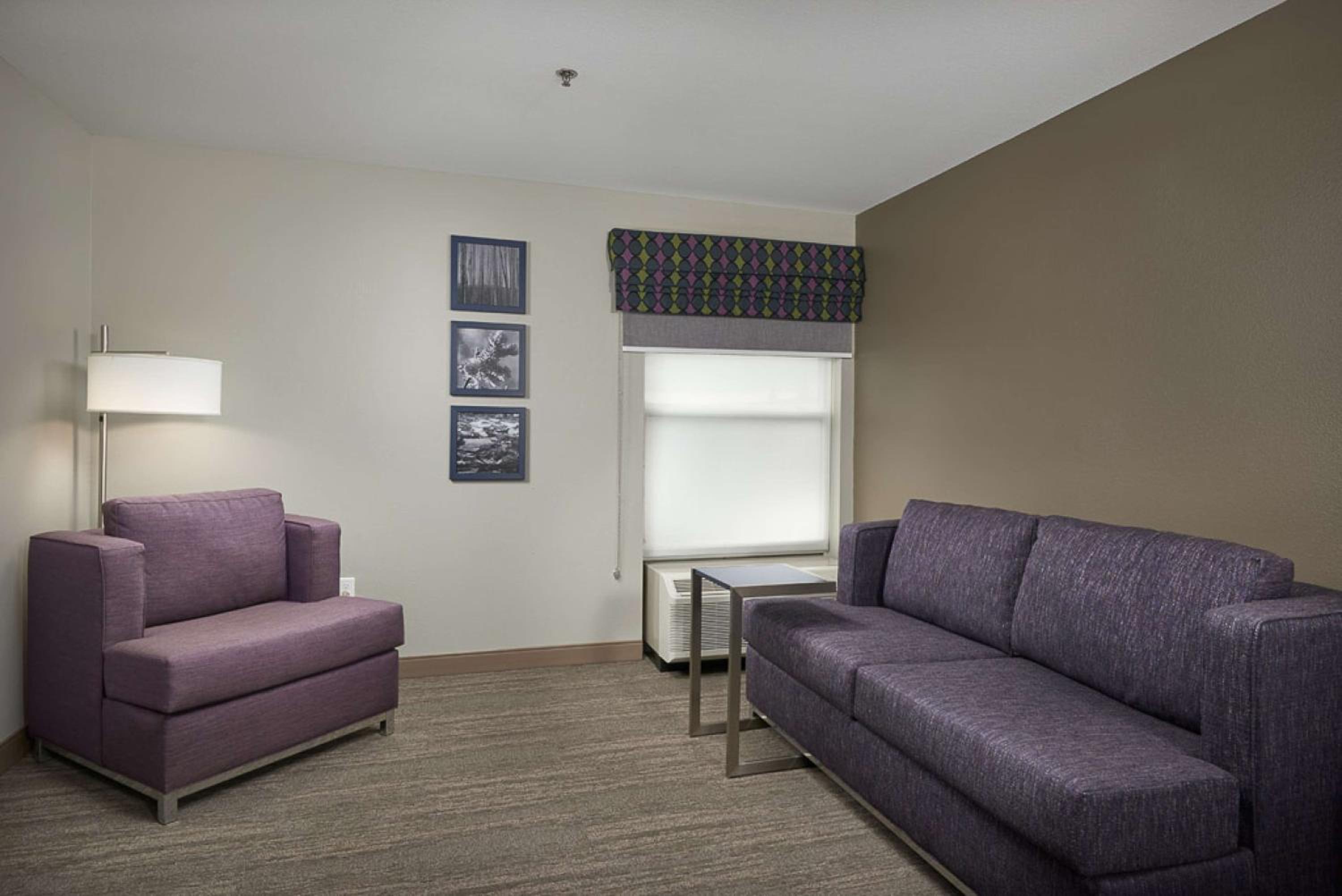 King Room with Sofa Bed and Study - Non-Smoking - Photo 5