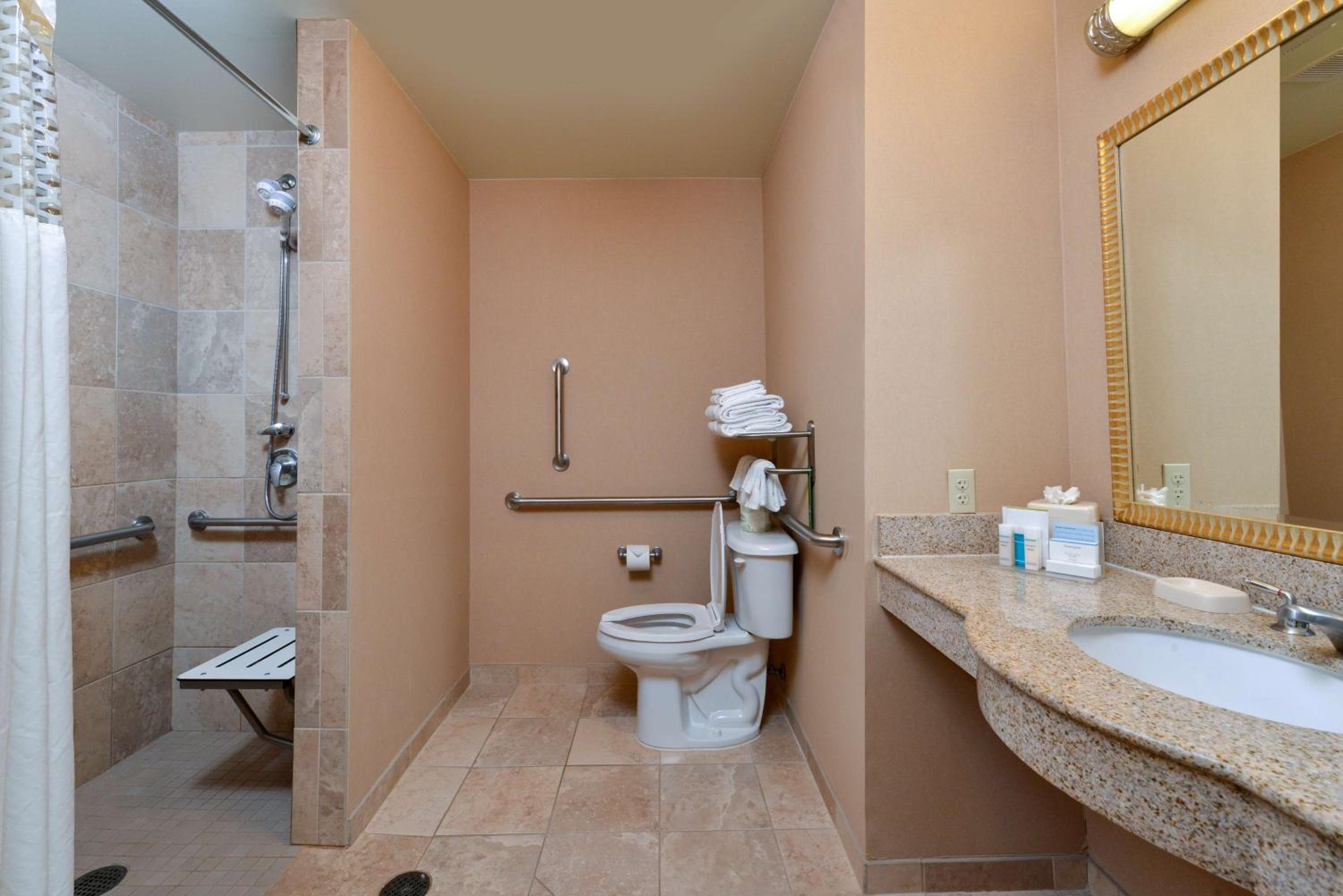 Queen Room with Two Queen Beds - Mobility and Hearing Access/Non-Smoking - Photo 2