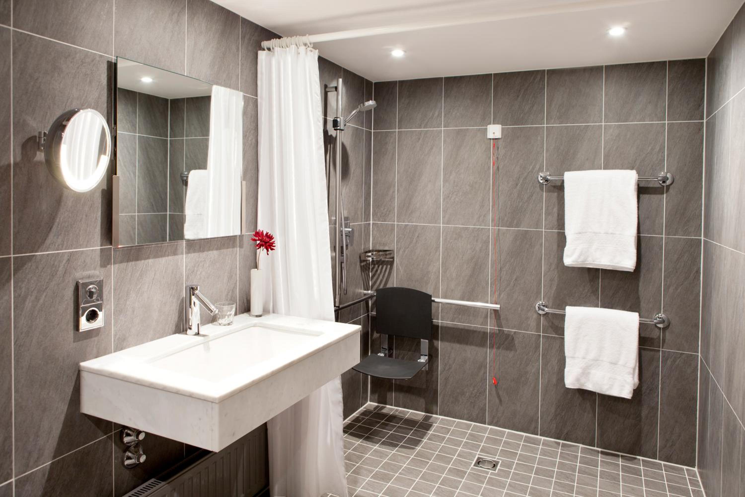 Twin Room - Mobility Access - Photo 5
