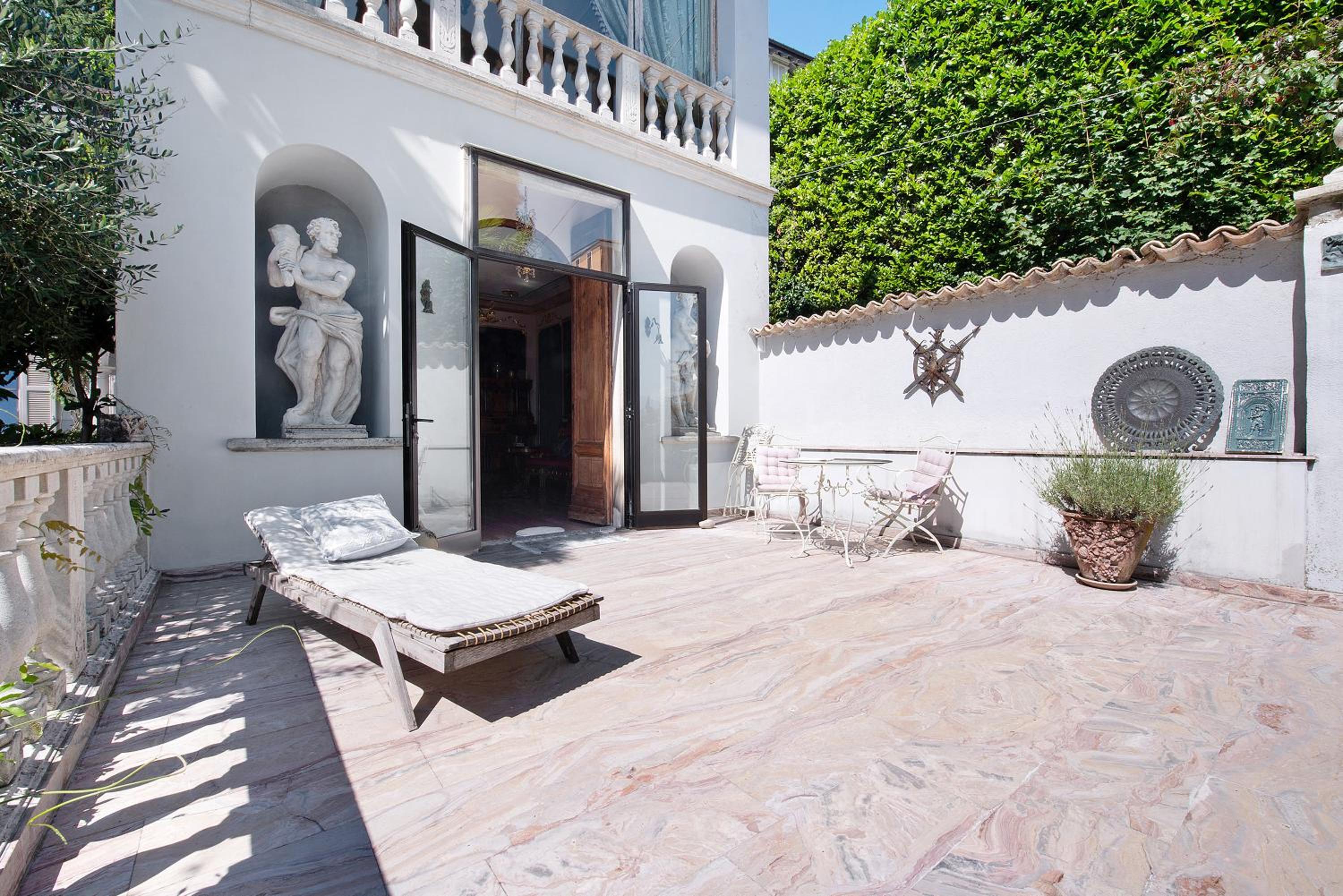 Villa photo 2