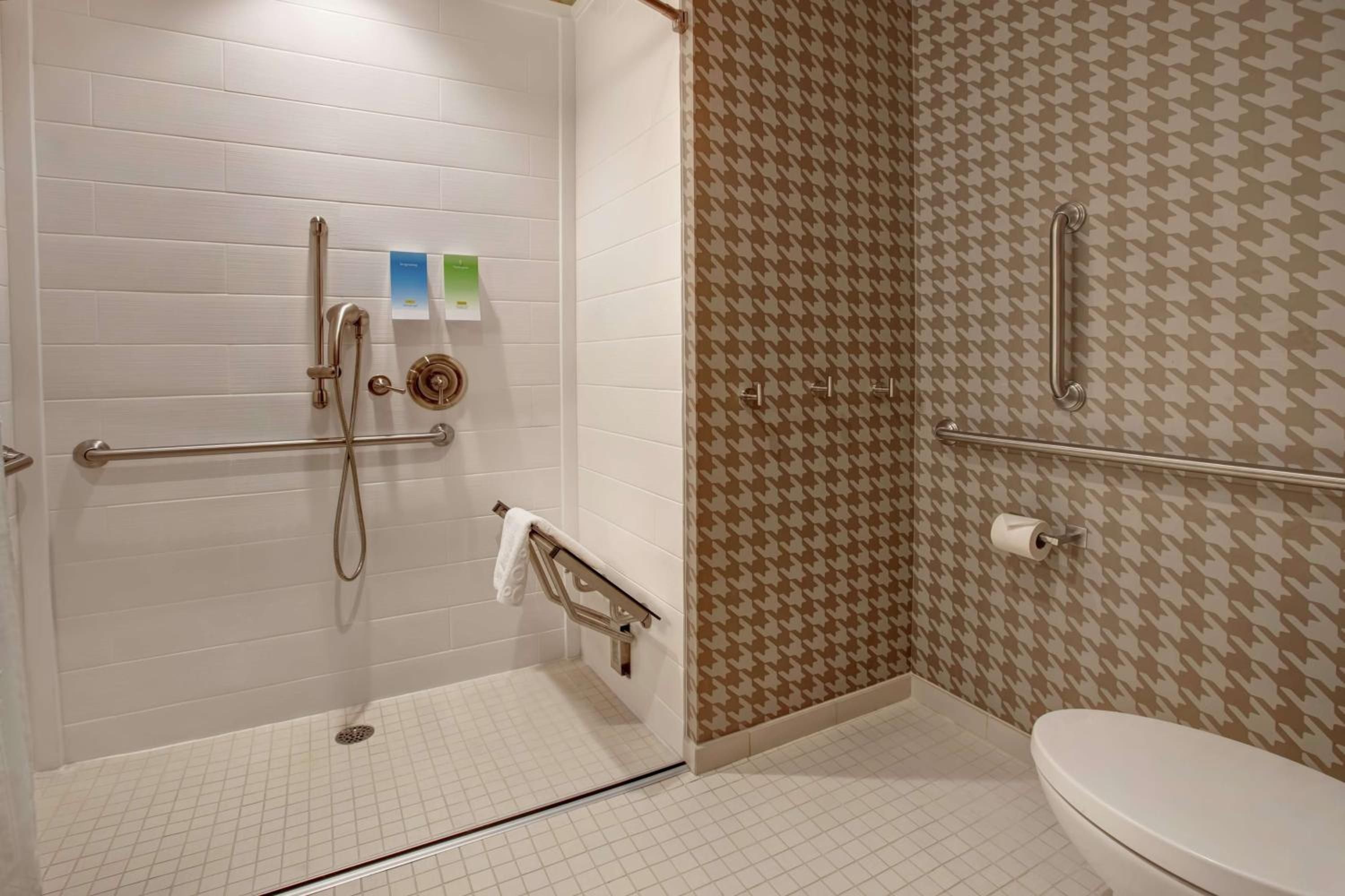 King Studio - Mobility and Hearing Access/Non-Smoking - Photo 4