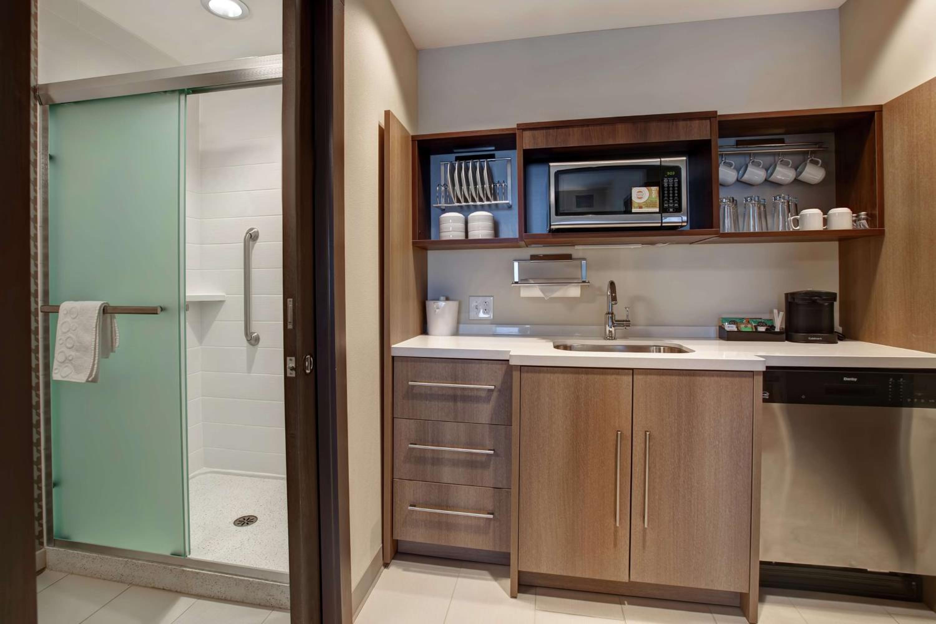King Studio Suite - Non-Smoking - Photo 6