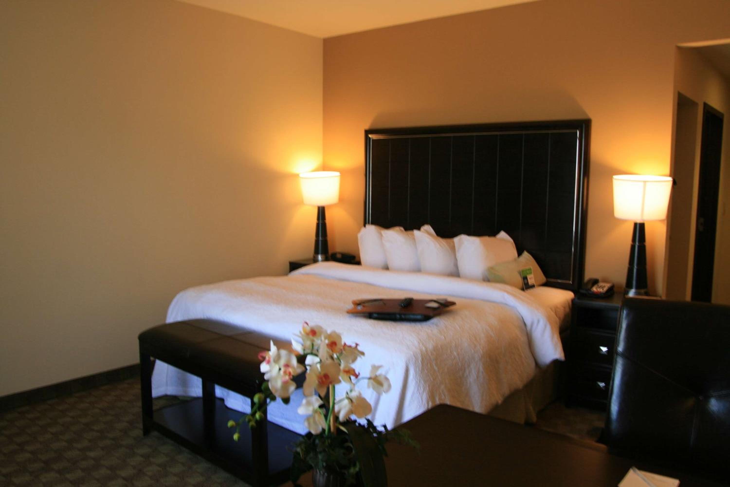 King Room with King Bed - Non-Smoking - Photo 1