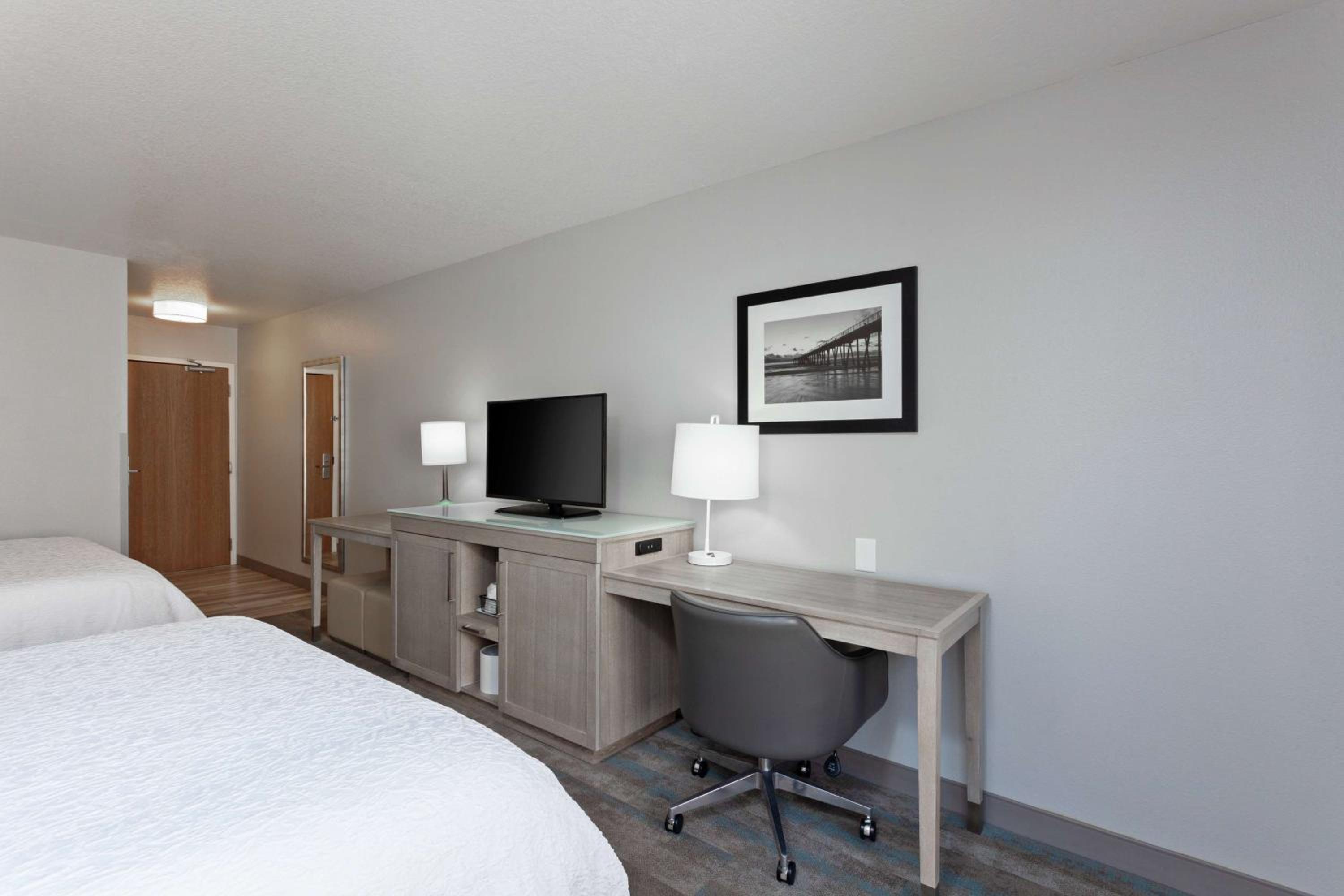 Room with Two Queen Beds - Non-Smoking - Photo 1