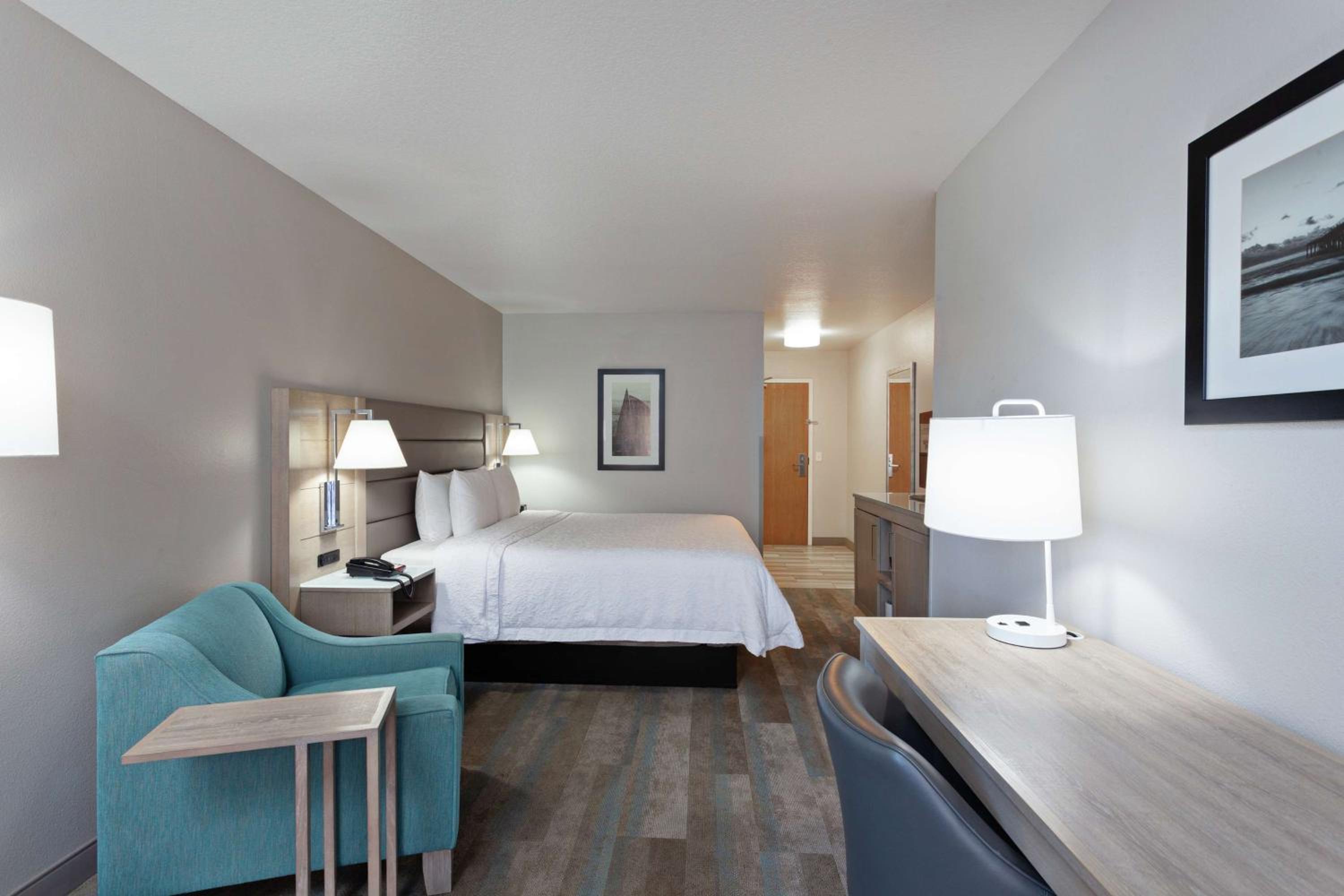 King Room with King Bed - Non-Smoking - Photo 1