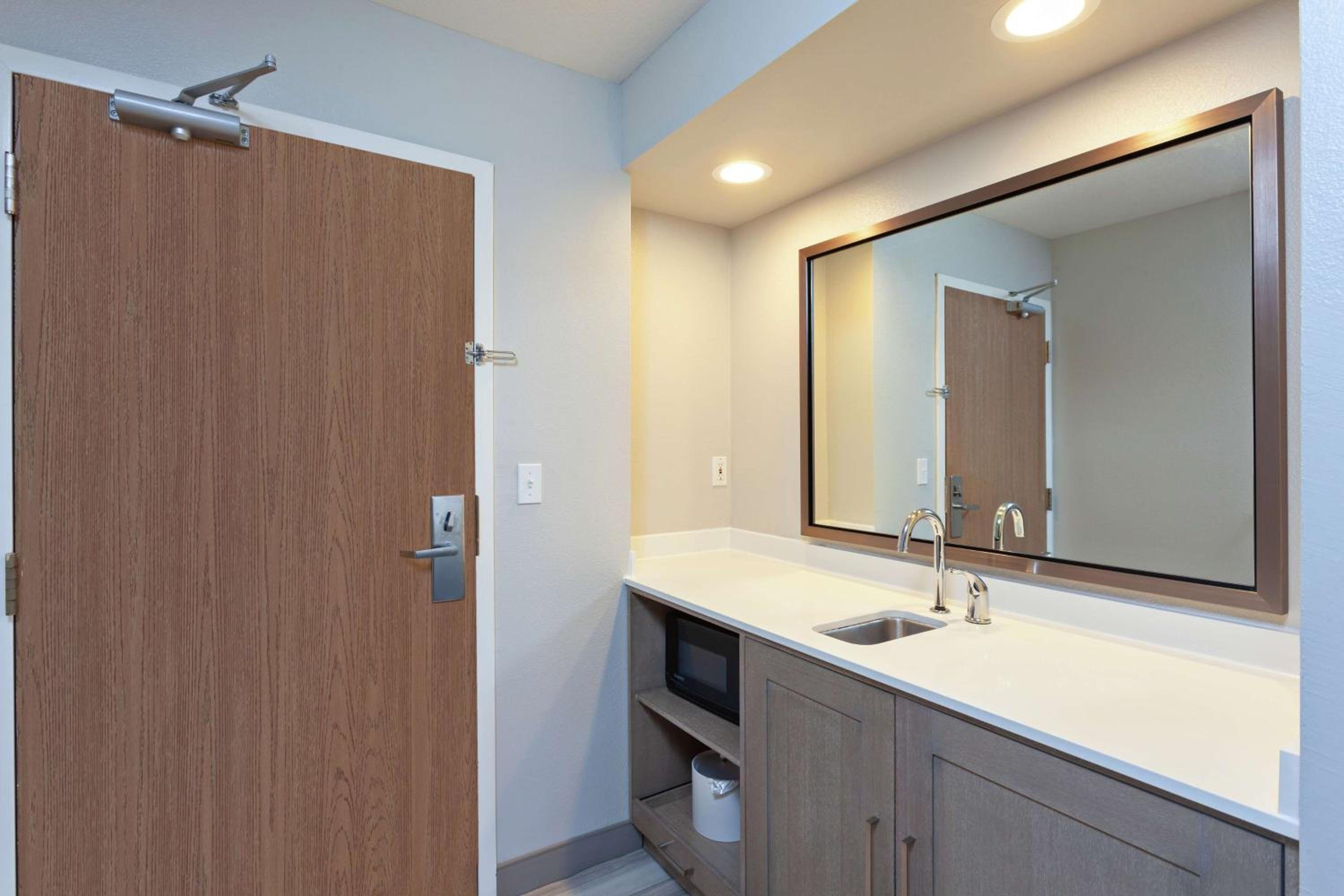 King Studio Suite - Non-Smoking - Photo 2