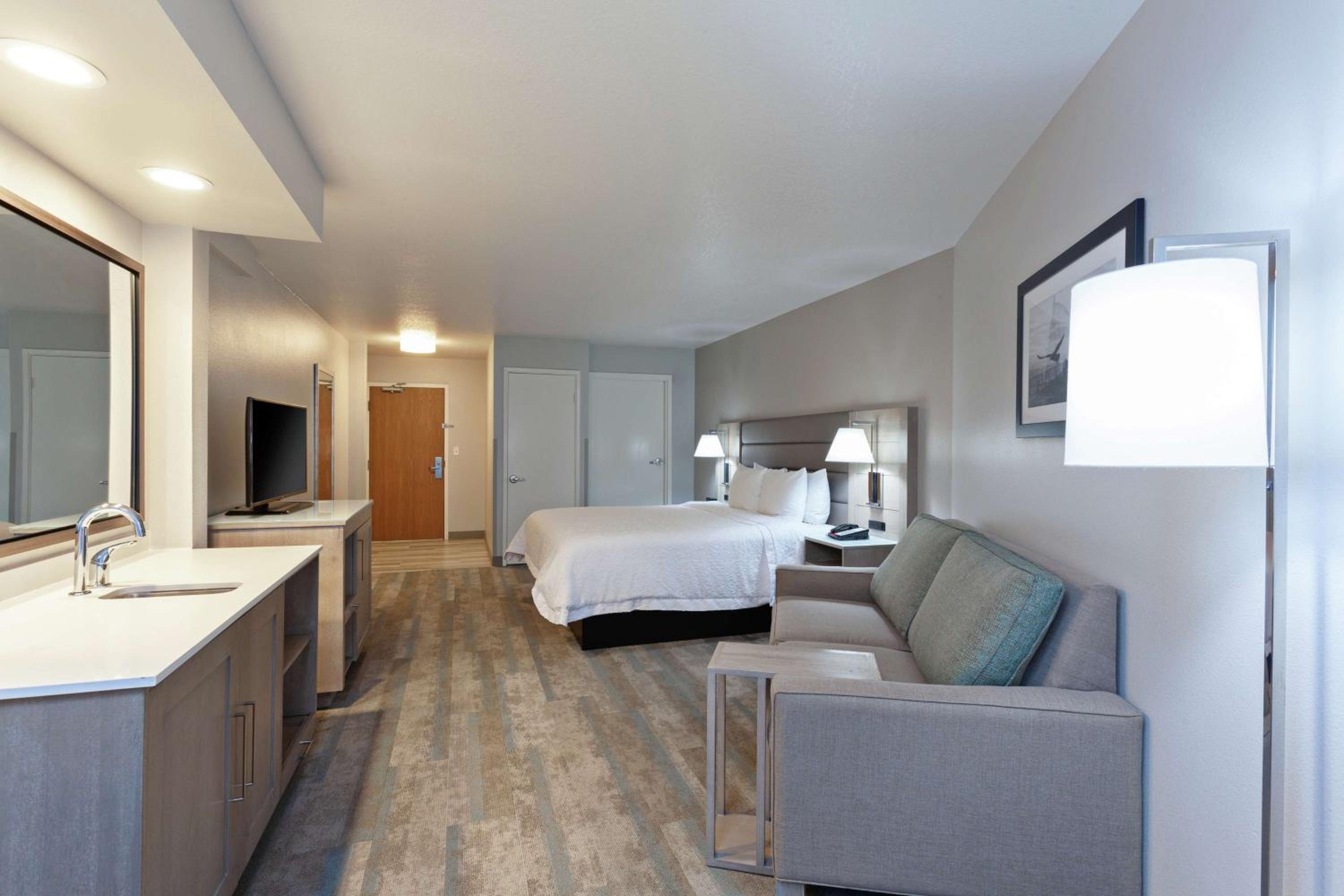 King Studio Suite - Non-Smoking - Photo 3