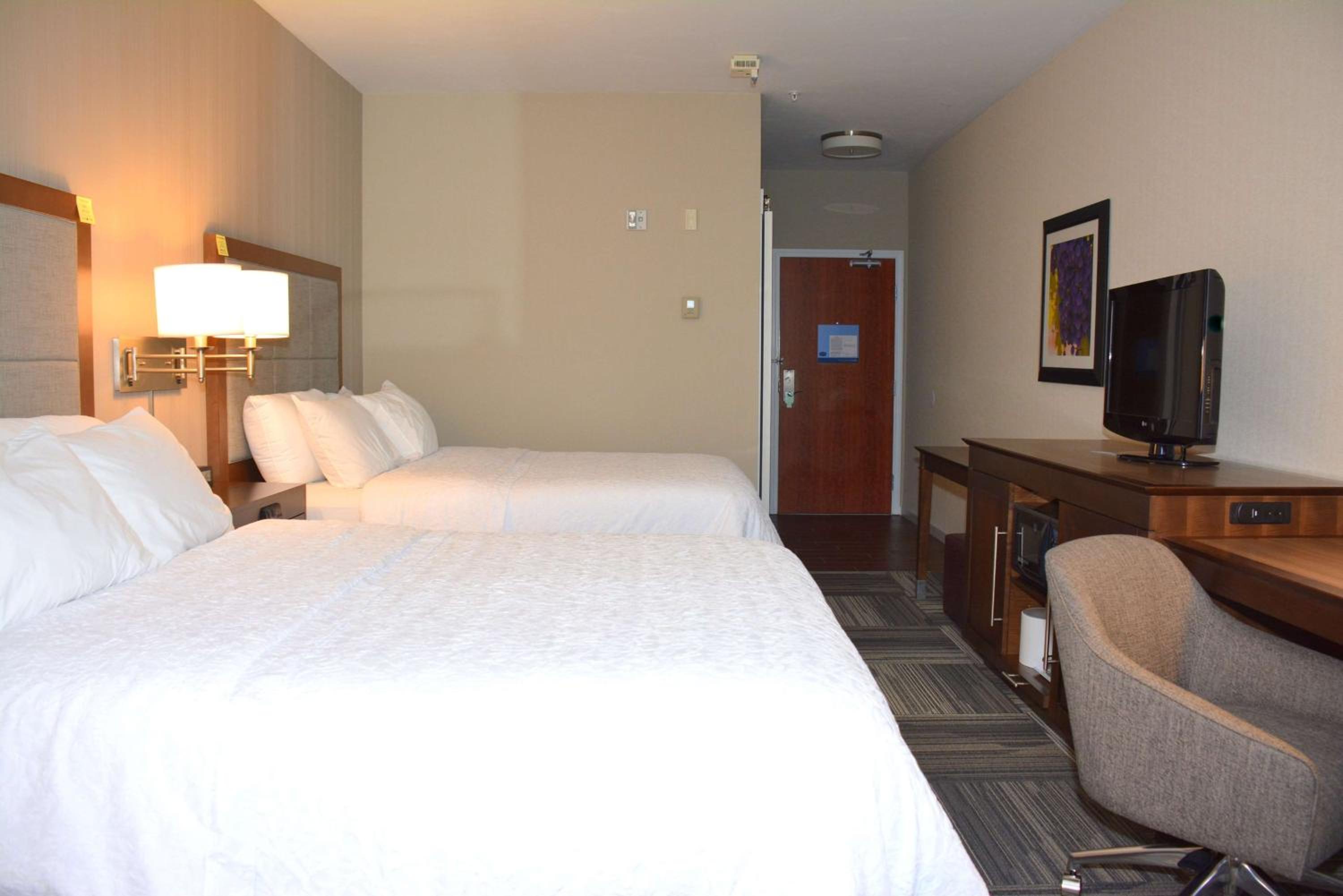 Room with Two Queen Beds - Non-Smoking - Photo 1