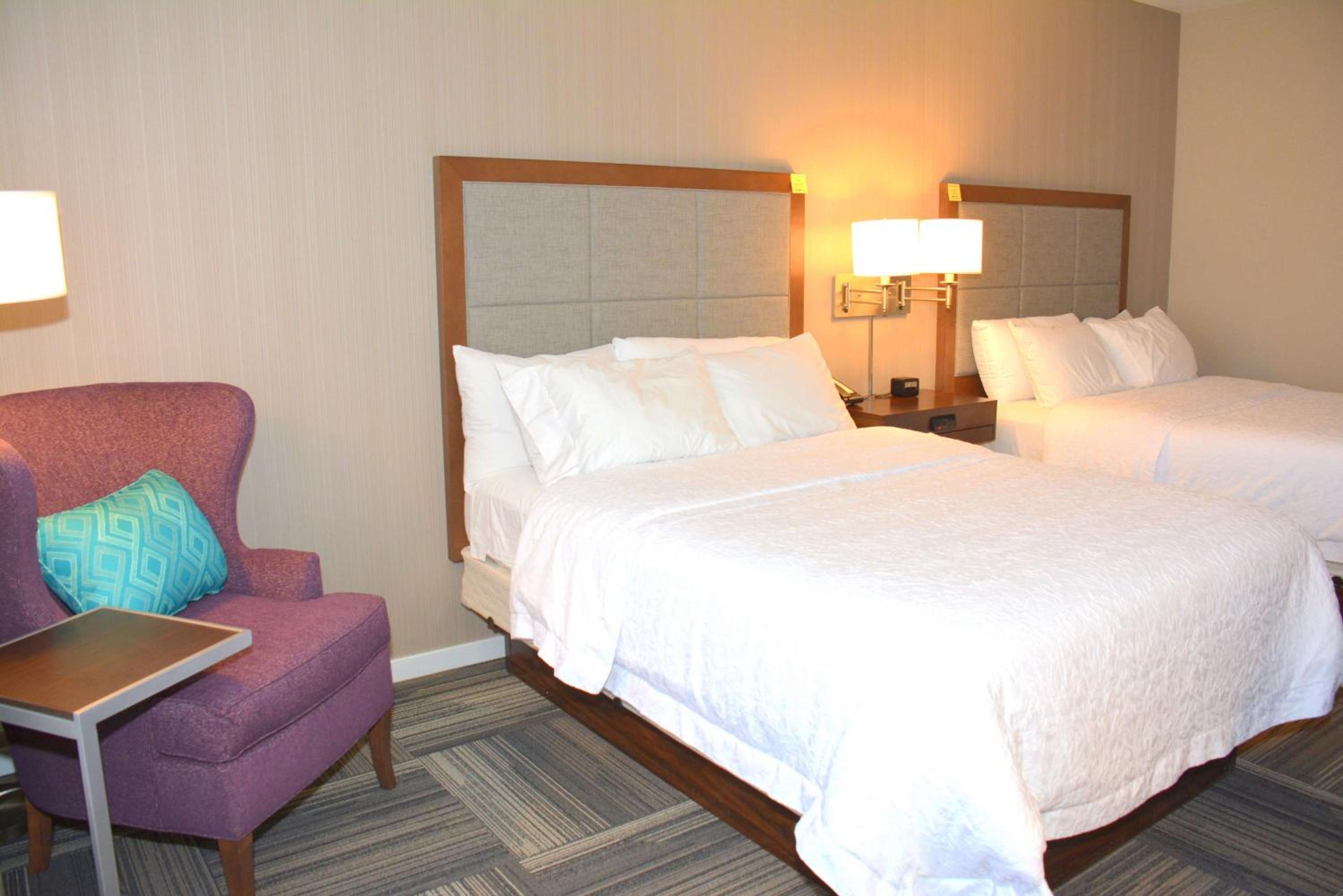 Room with Two Queen Beds - Non-Smoking - Photo 2