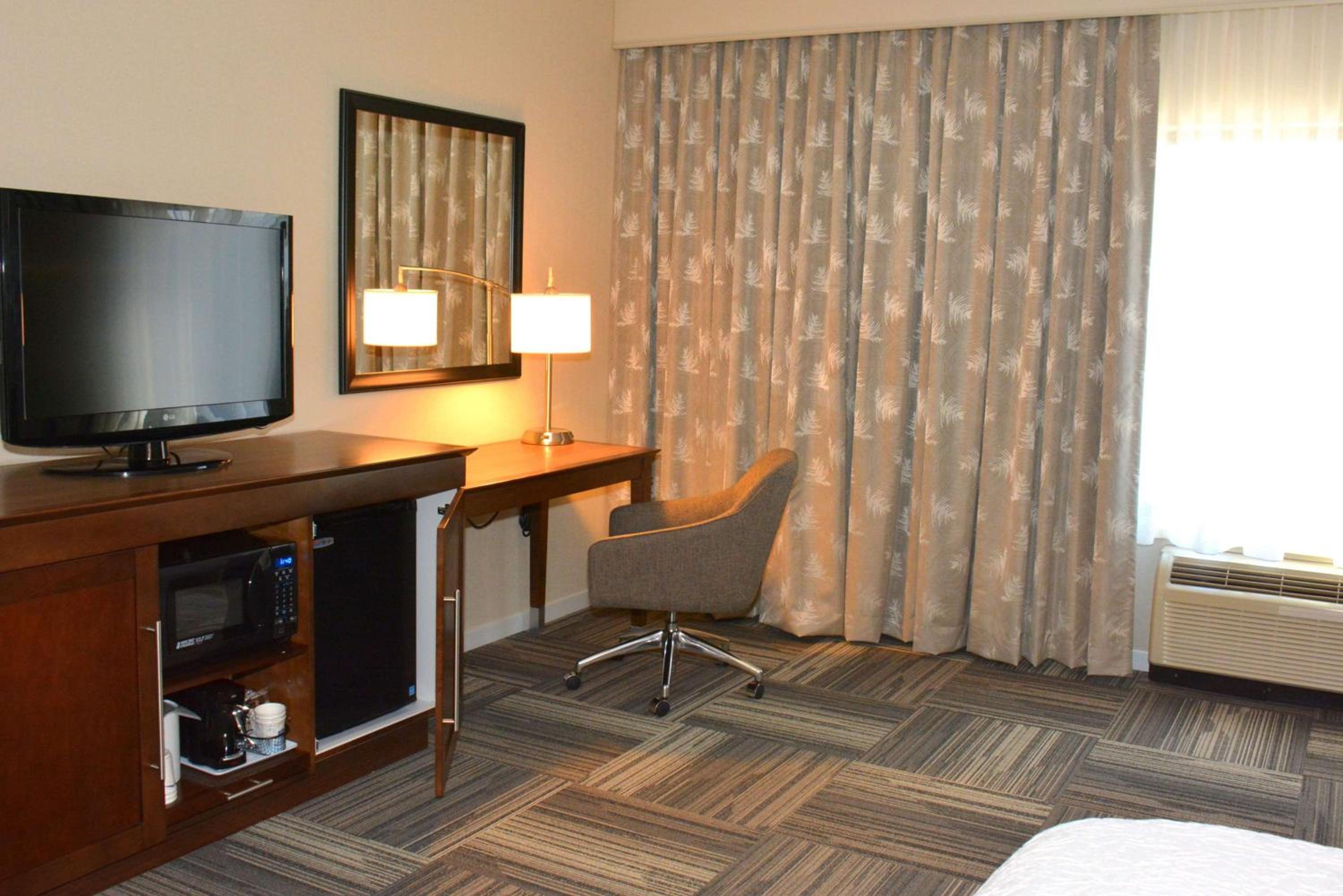 King Room with King Bed - Non-Smoking - Photo 1