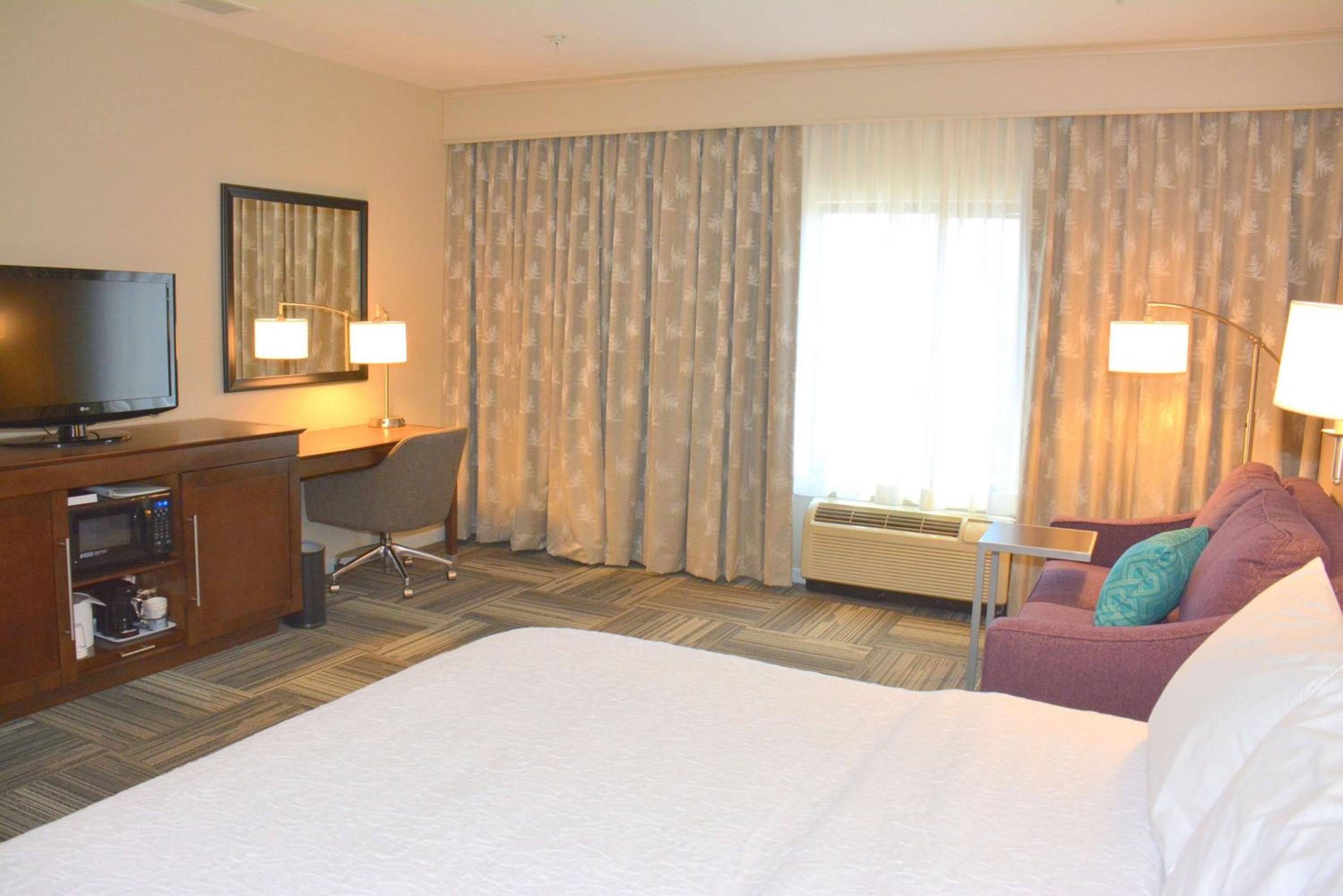 King Room with Sofa Bed and Study - Non-Smoking - Photo 5