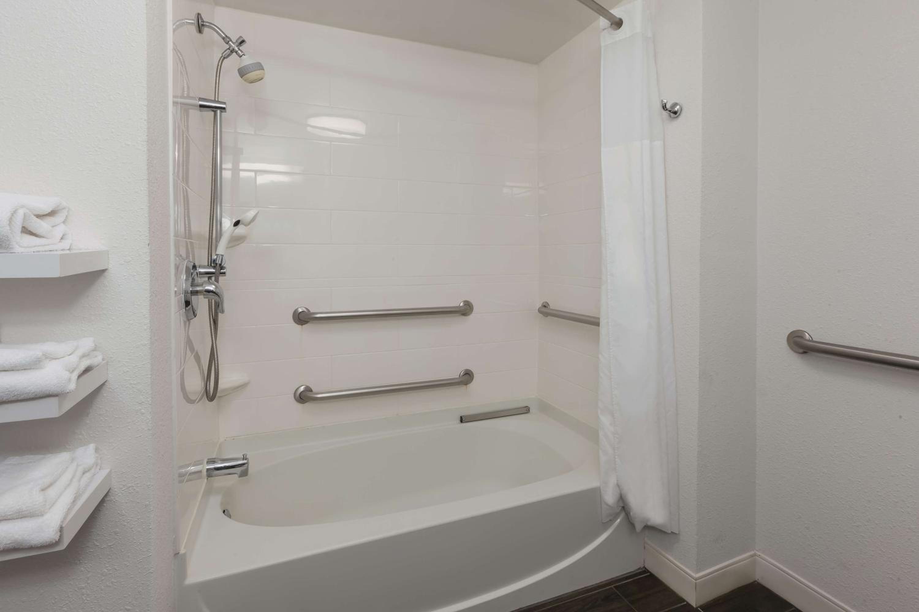 King Room - Mobility Access/Non-Smoking - Photo 2