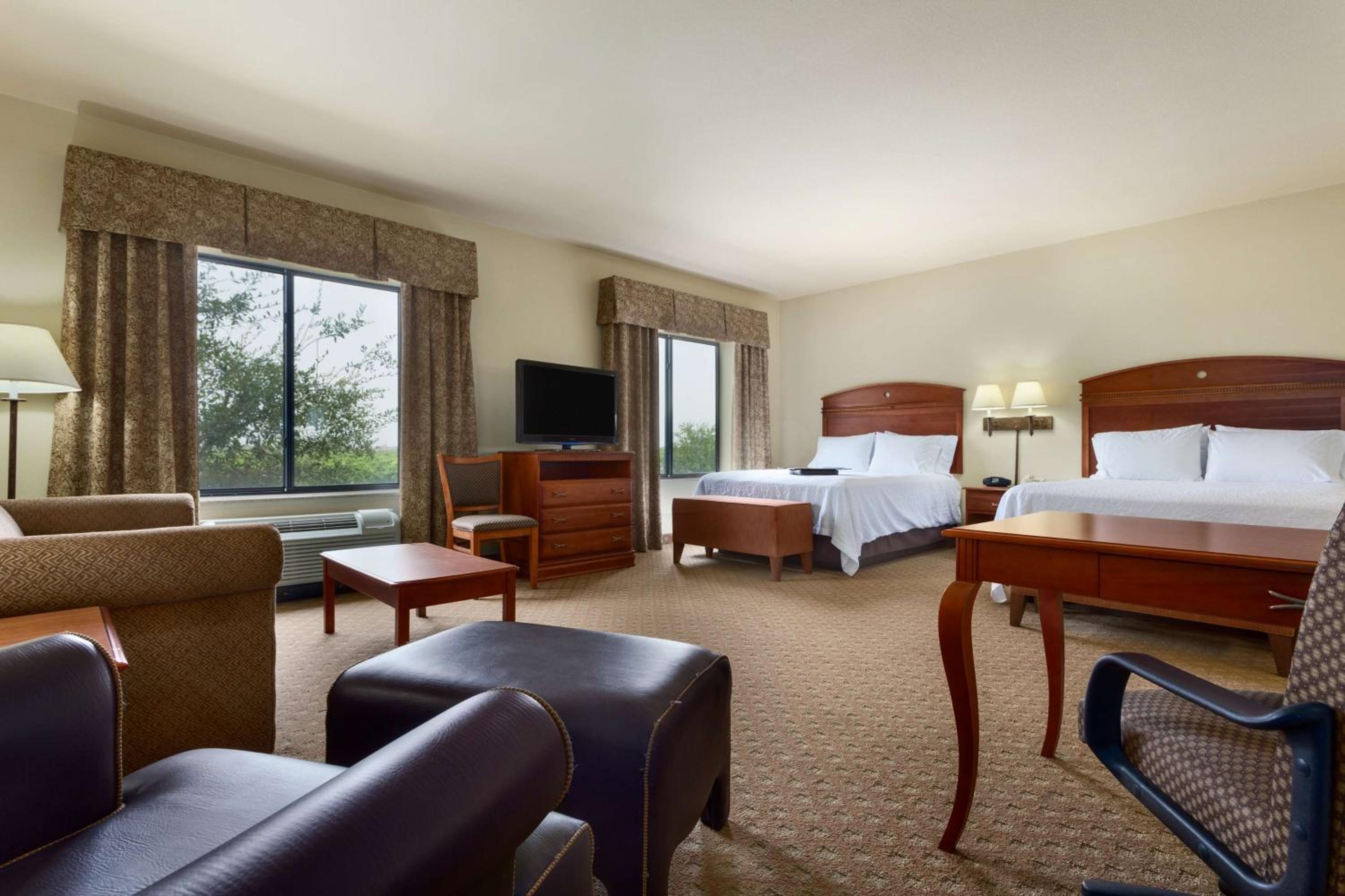 Room with Two Queen Beds - Non-Smoking - Photo 1