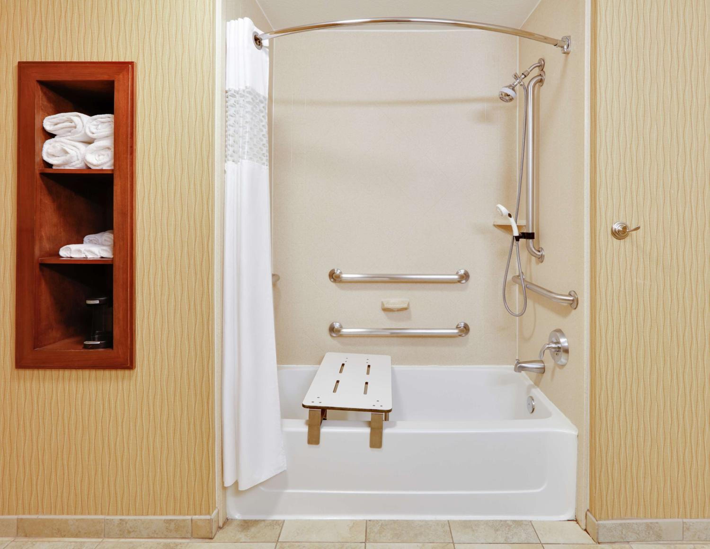 King Room with Accessible Tub - Mobility and Hearing Access/Non-Smoking - Photo 1