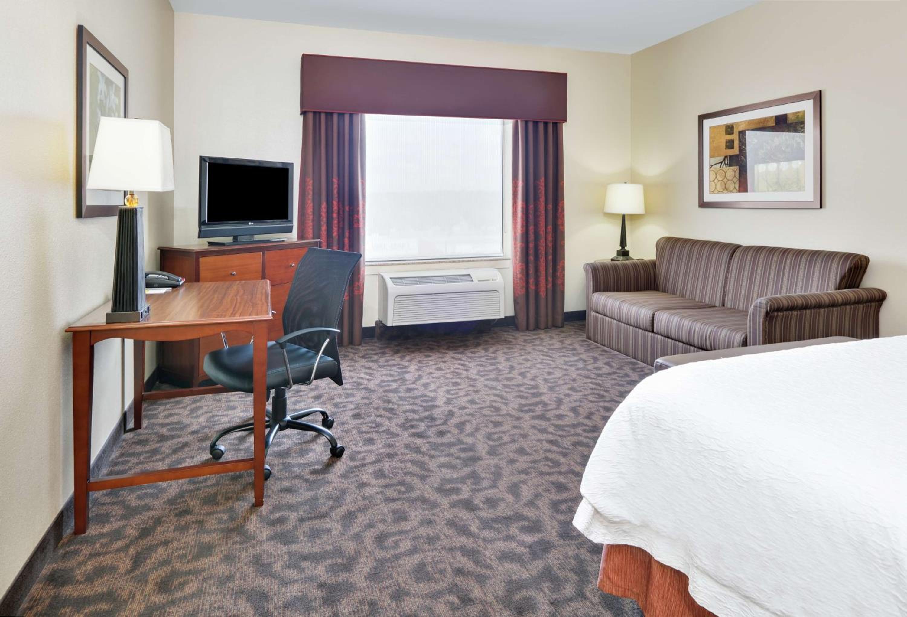 King Room with Sofa Bed and Study - Non-Smoking - Photo 3