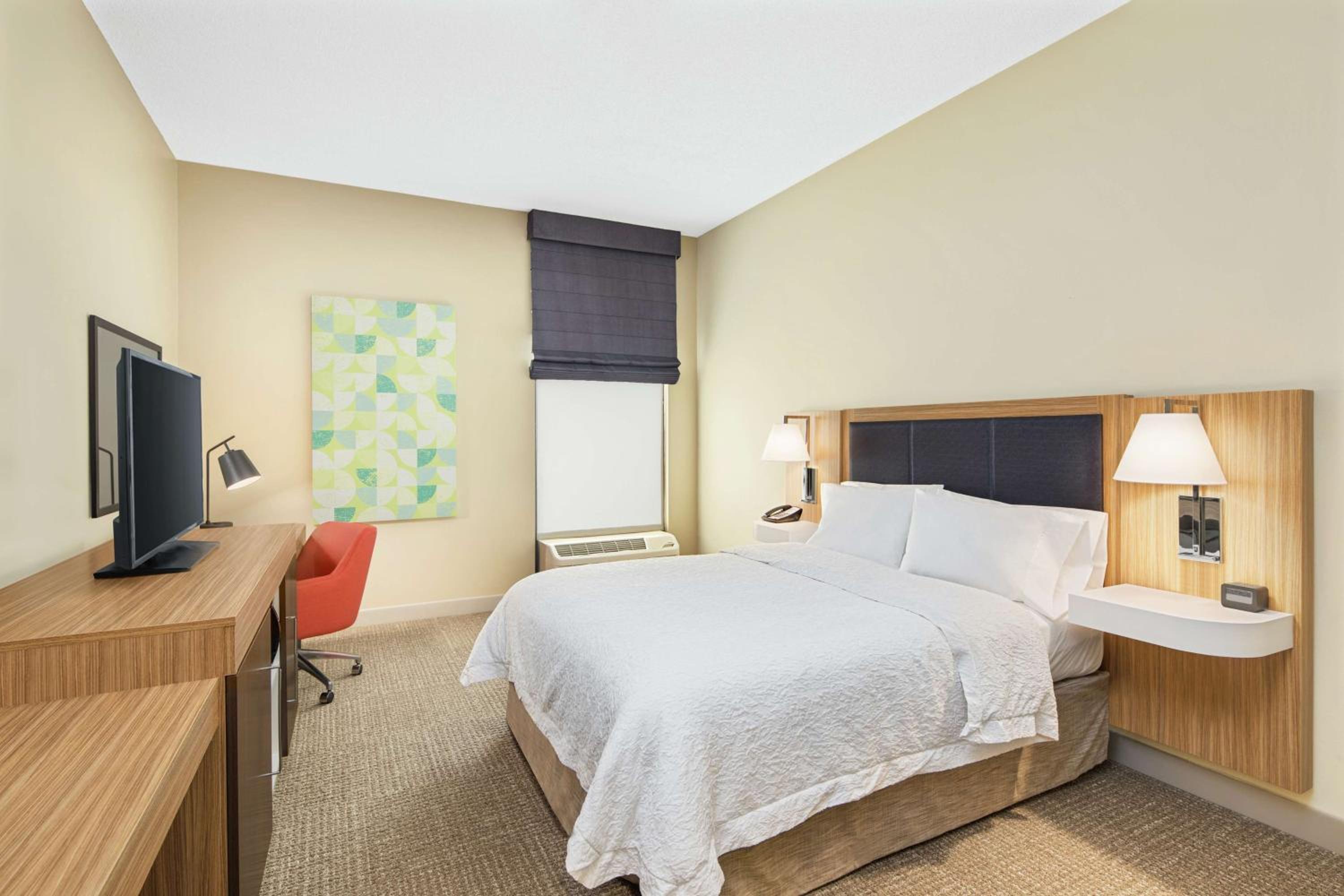 Double Room with Accessible Tub - Mobility Access - Photo 1