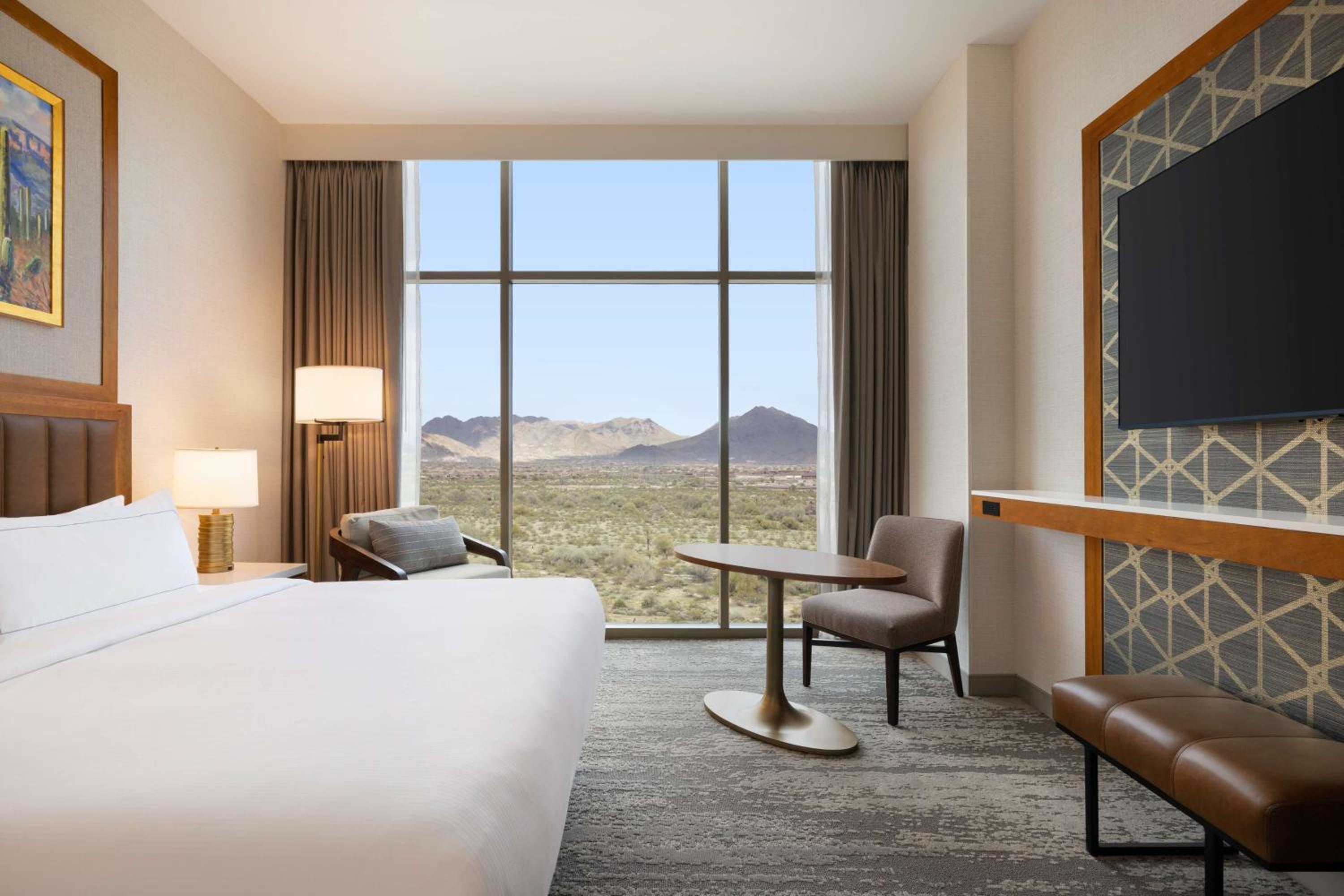 King Suite with Mountain View