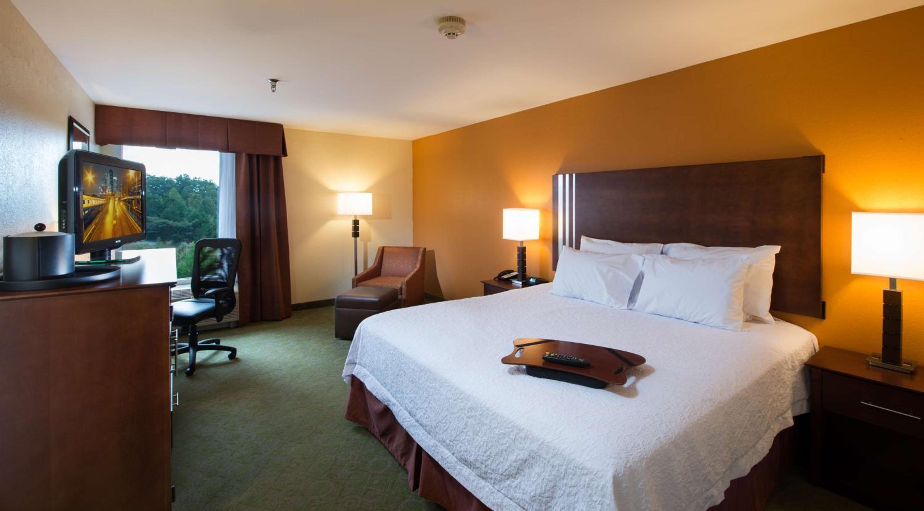 King Room - Non-Smoking - Photo 3