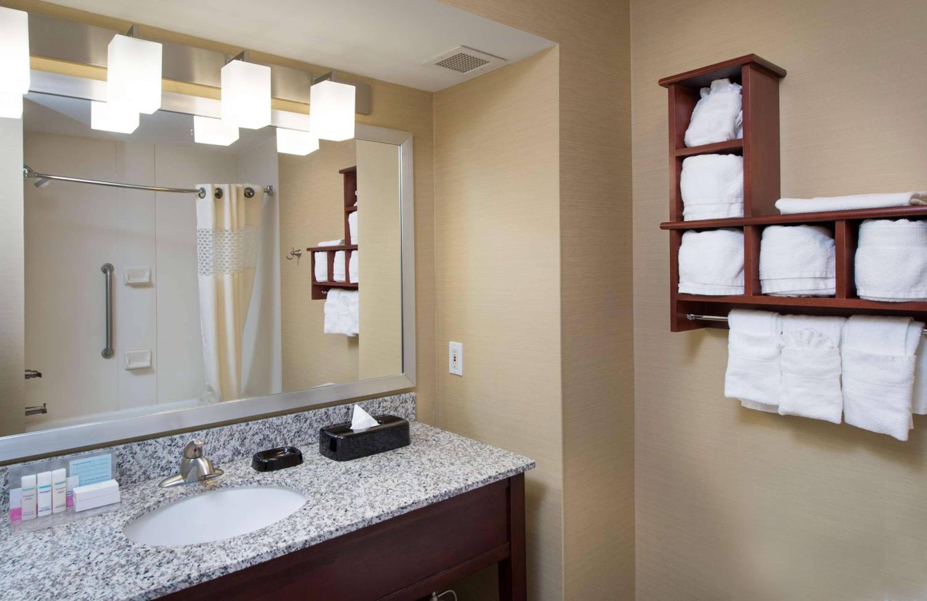 King Room - Non-Smoking - Photo 2