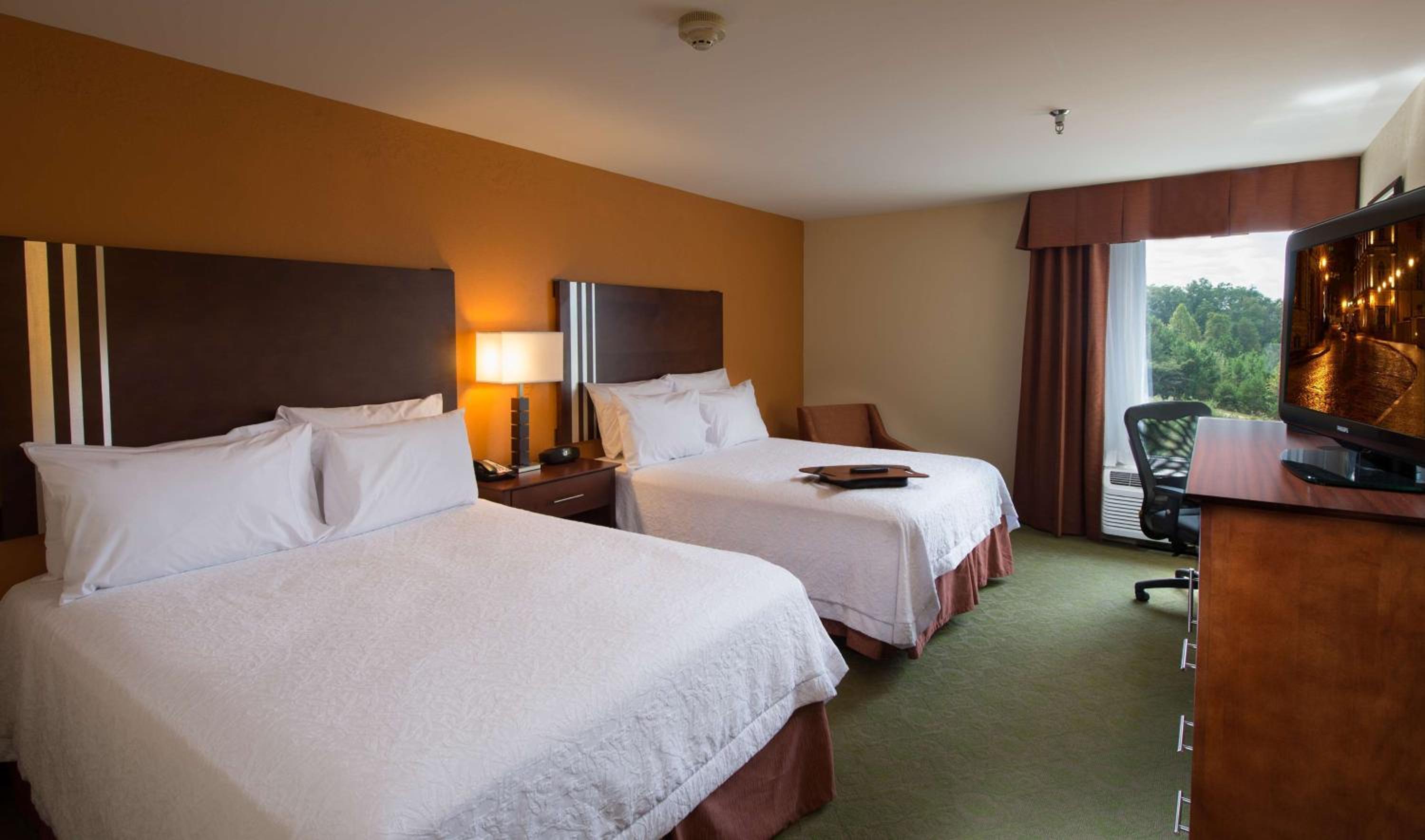 Room with Two Queen Beds - Non-Smoking - Photo 3
