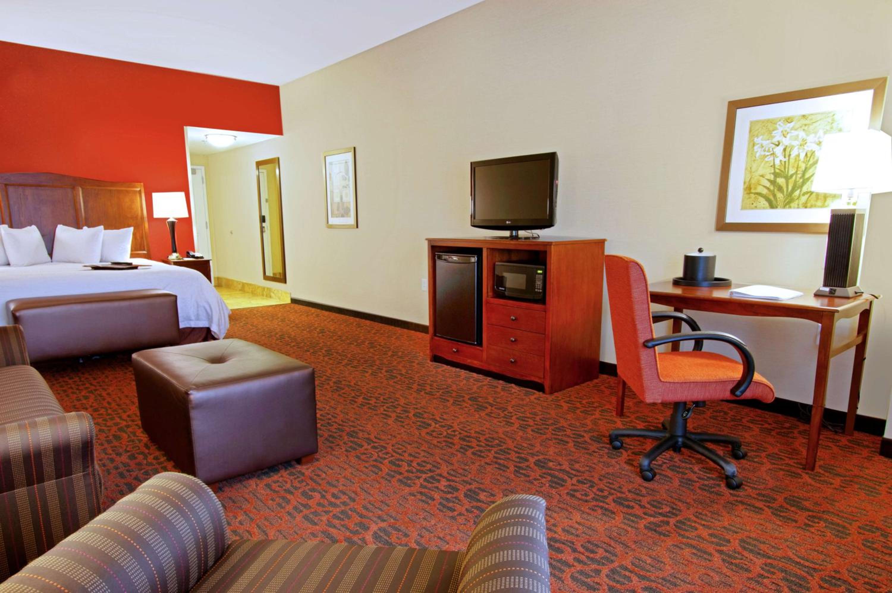 King Room with Sofa Bed - Non-Smoking - Photo 3