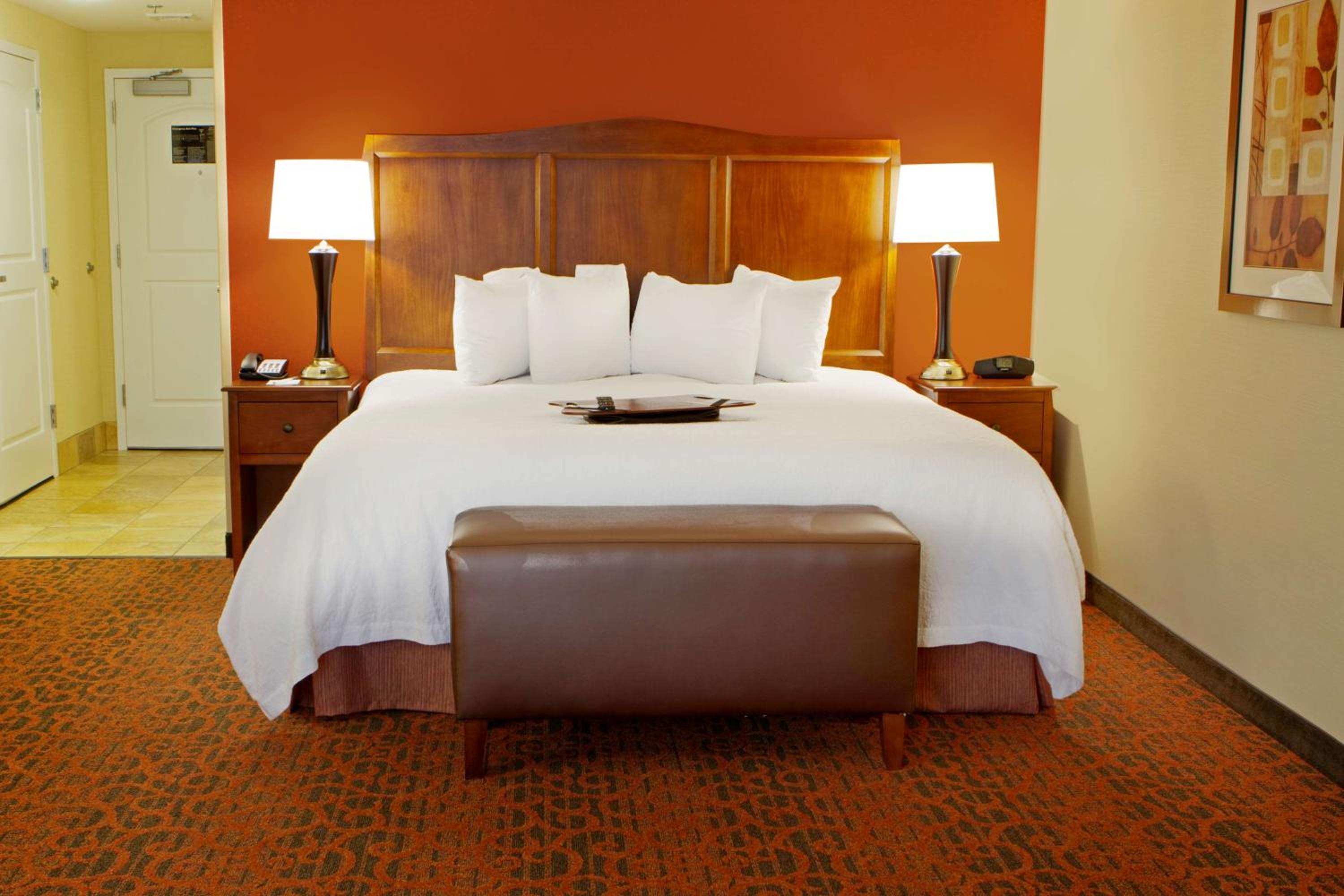 King Room with Roll-In Shower - Mobility and Hearing Access/Non-Smoking - Photo 2