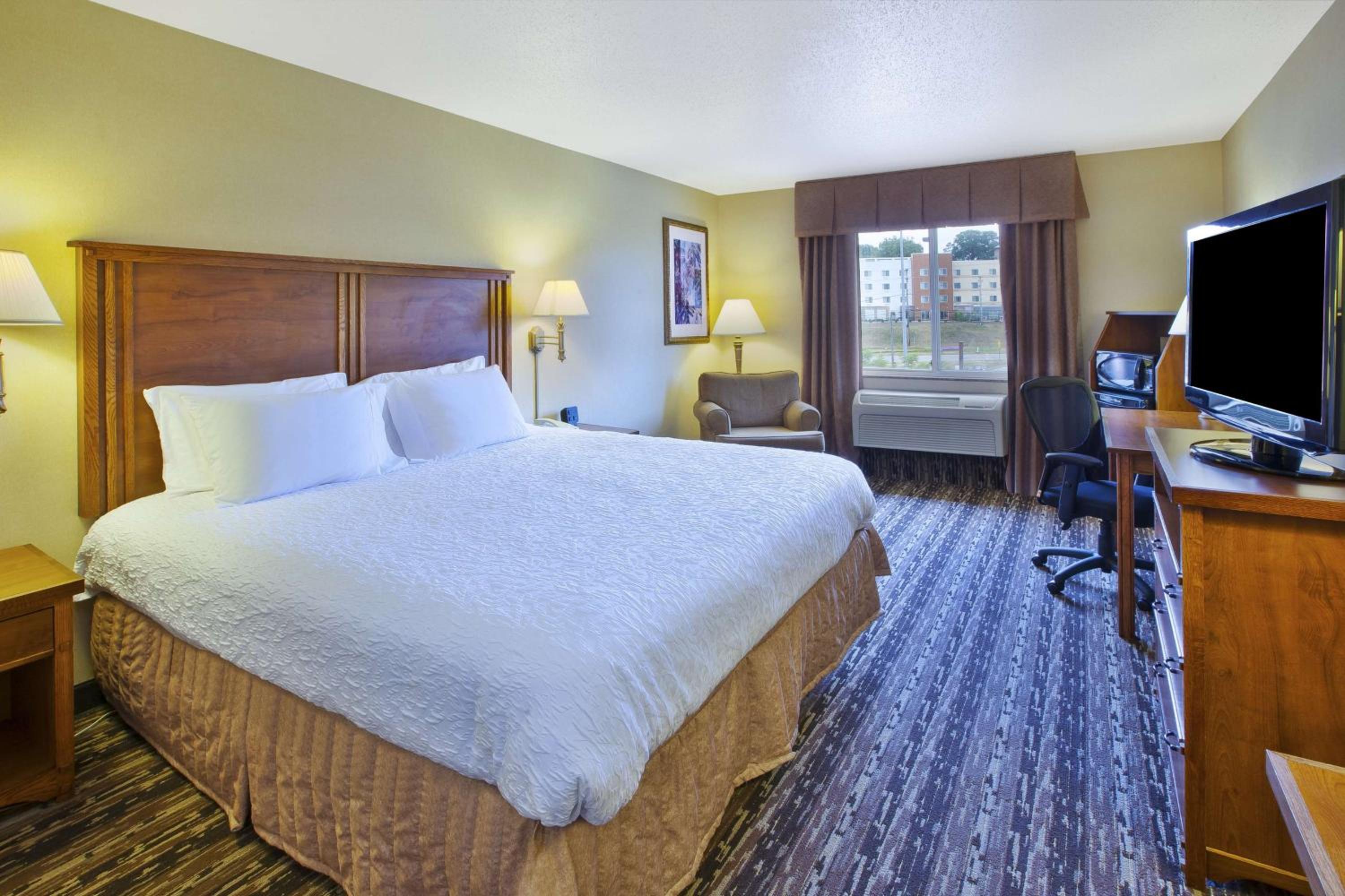 King Room with King Bed - Non-Smoking photo 1