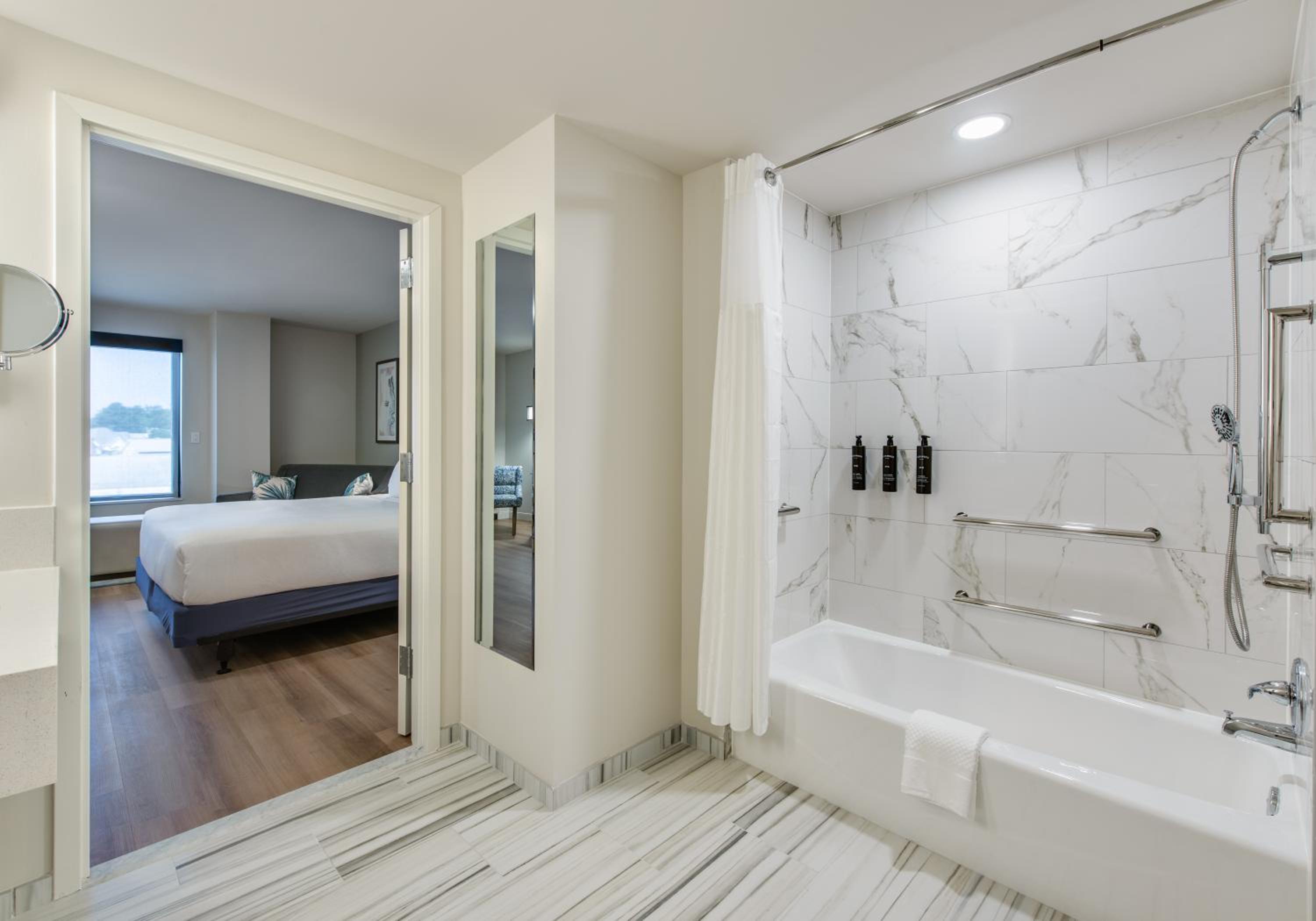 King Room - Hearing Access - Photo 6