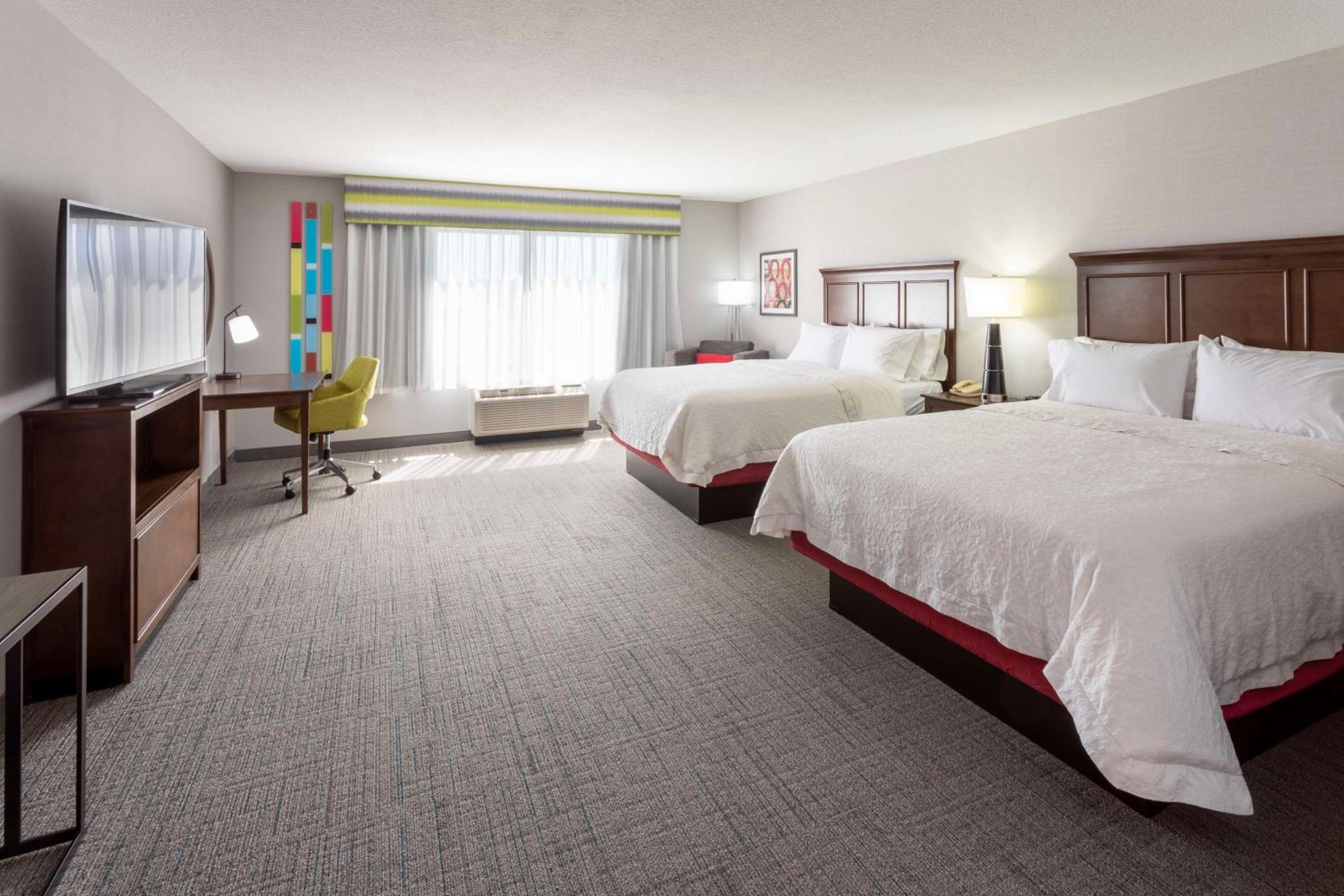 Queen Room with Two Queen Beds (4 Adults) photo 1