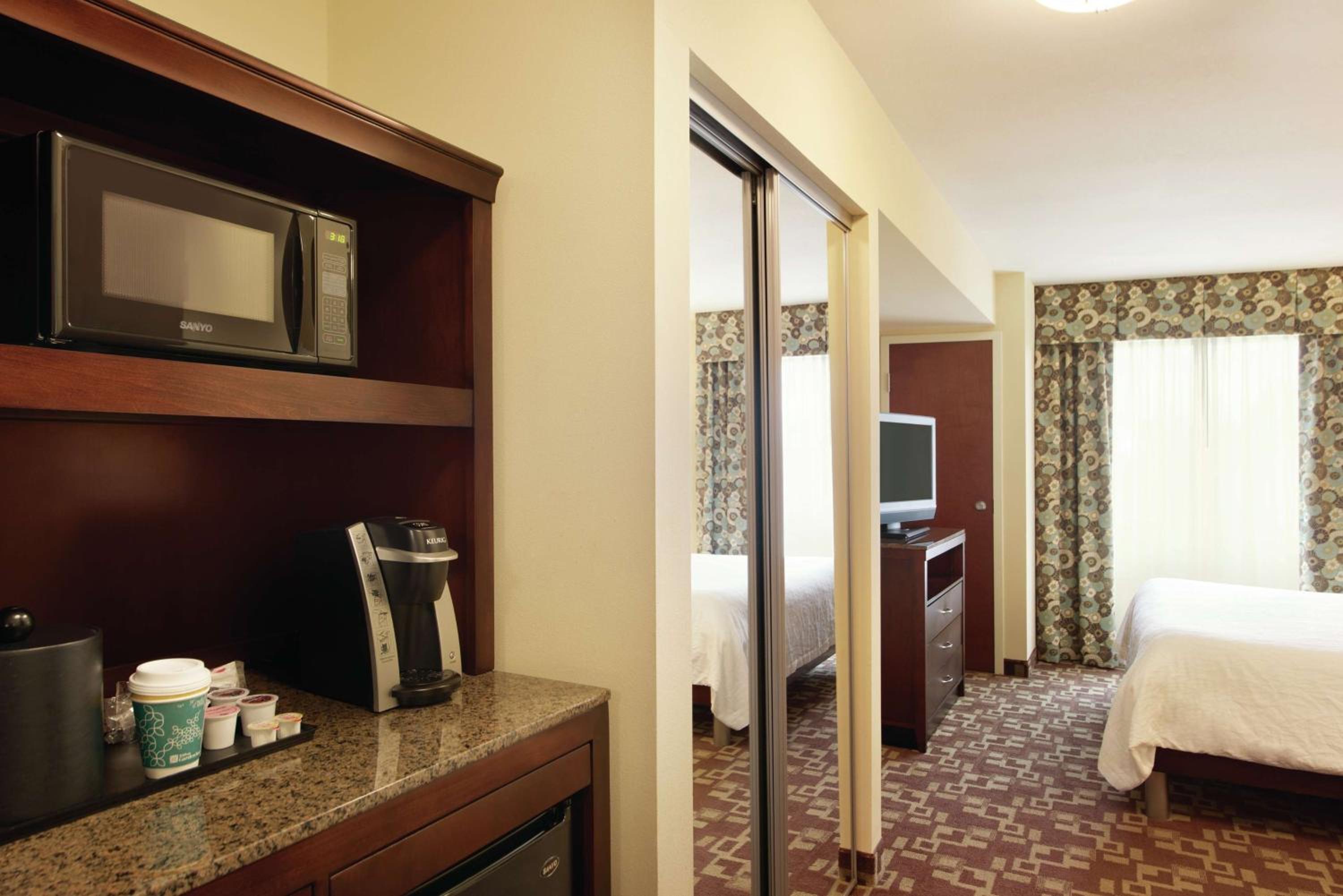 Junior King Suite with Seating Area - Photo 3