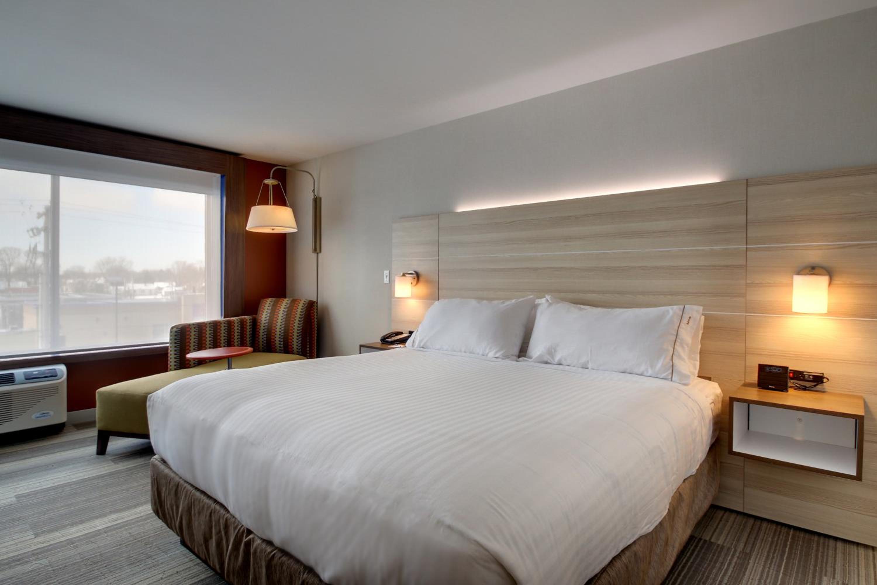 Standard King Room with Roll-in Shower - Mobility Accessible