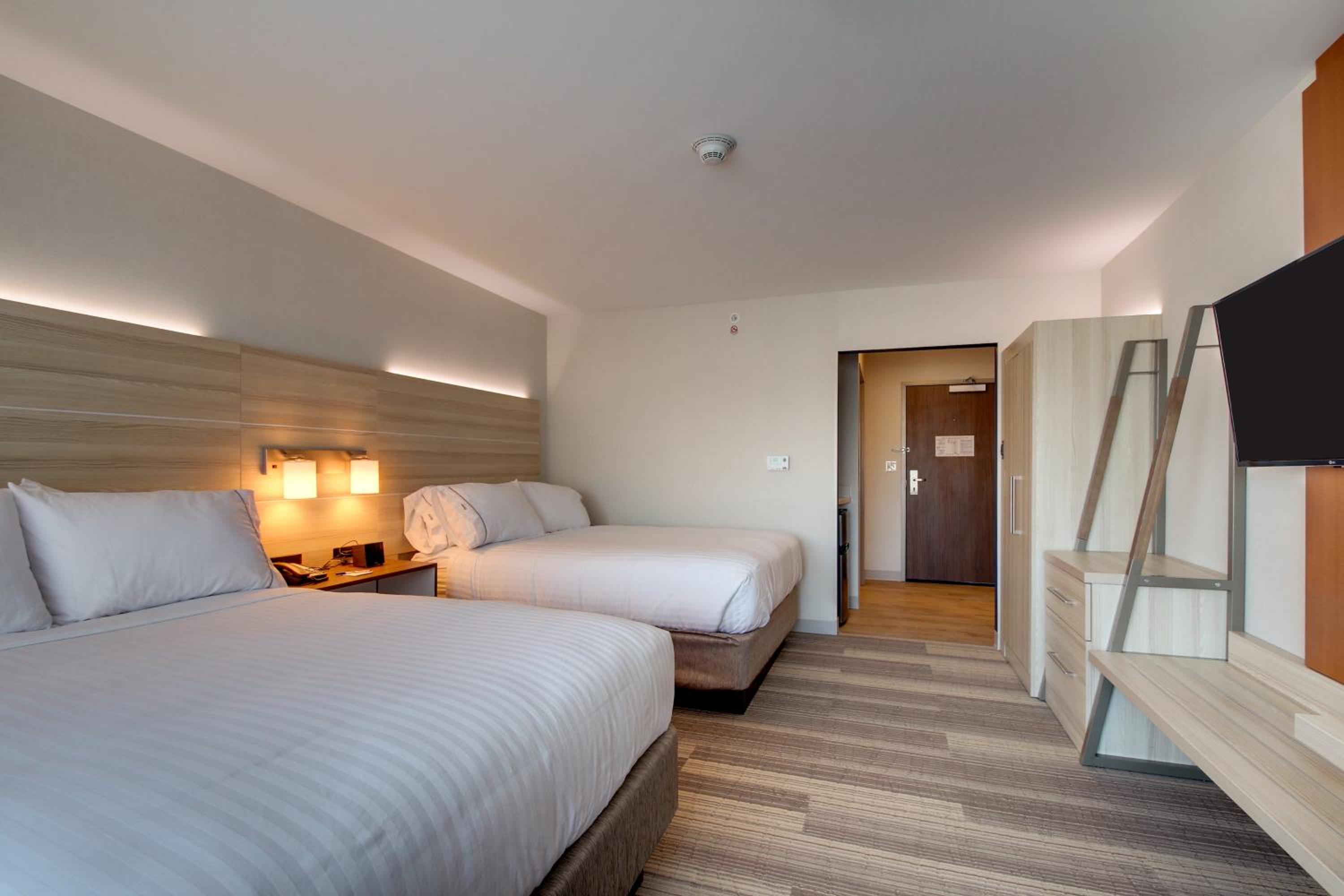 Queen Room with Two Queen Beds - Hearing Accessible/Non-Smoking