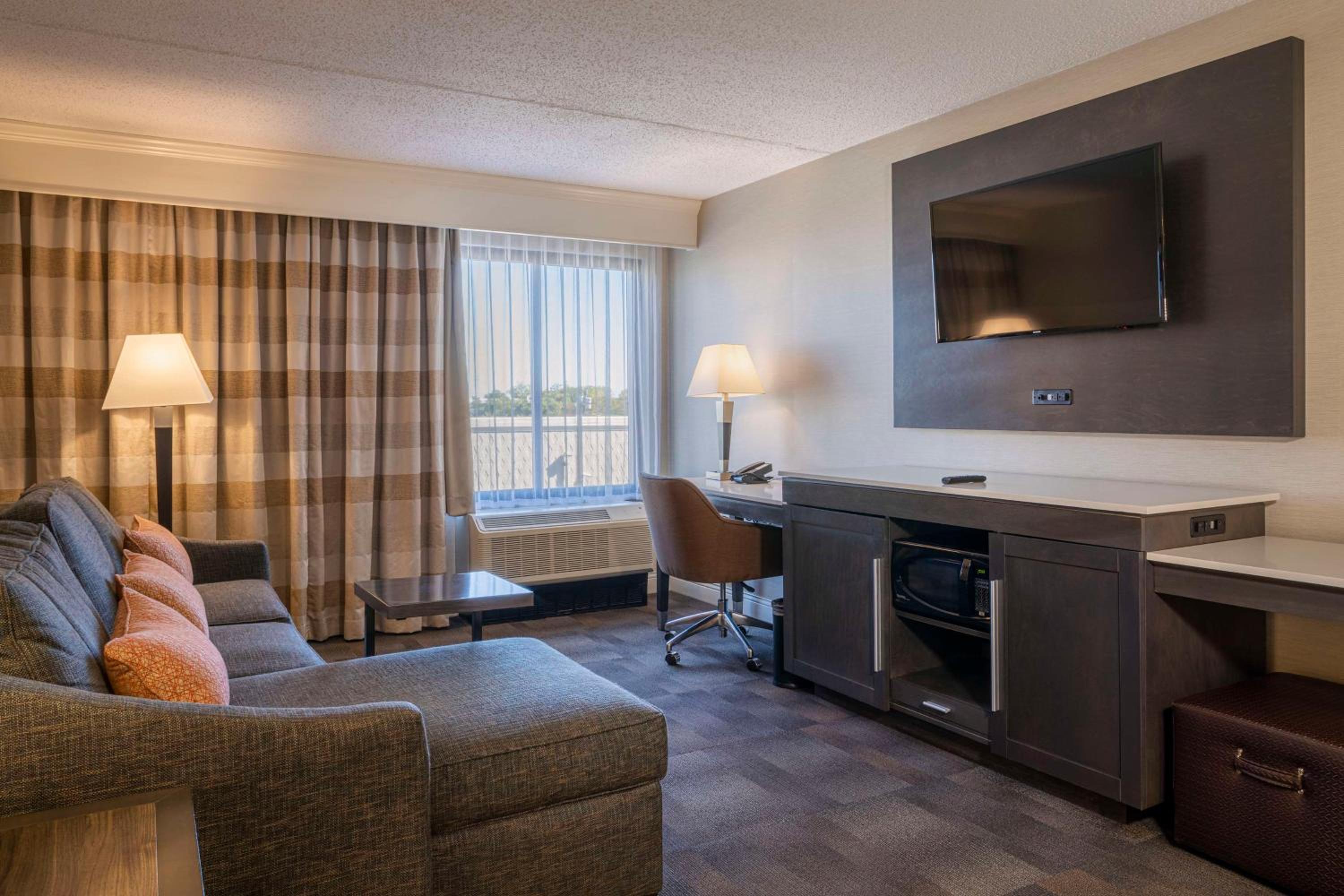 King Suite - Non-Smoking - Photo 1