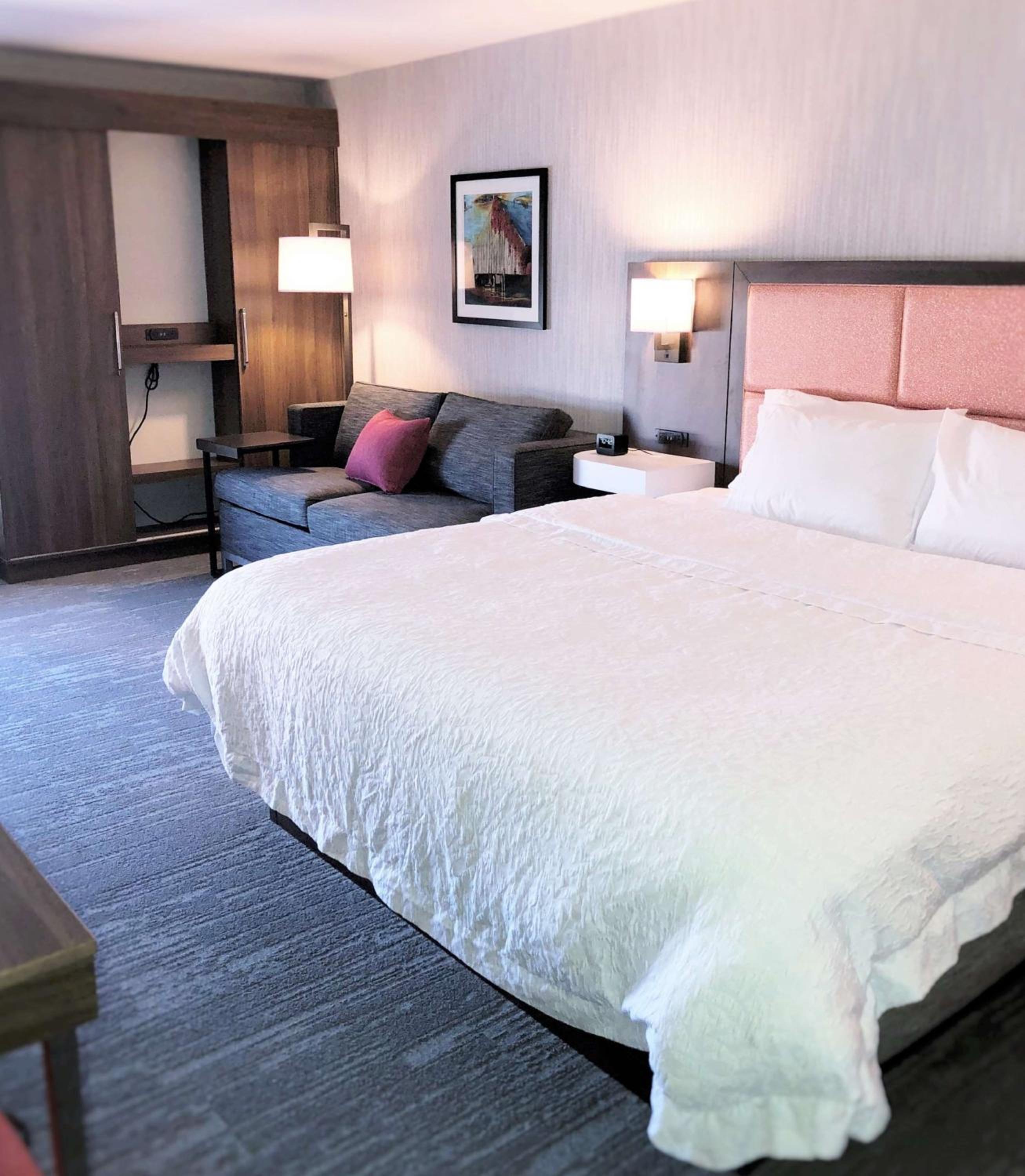 King Room with Sofa Bed - Non-Smoking - Photo 2
