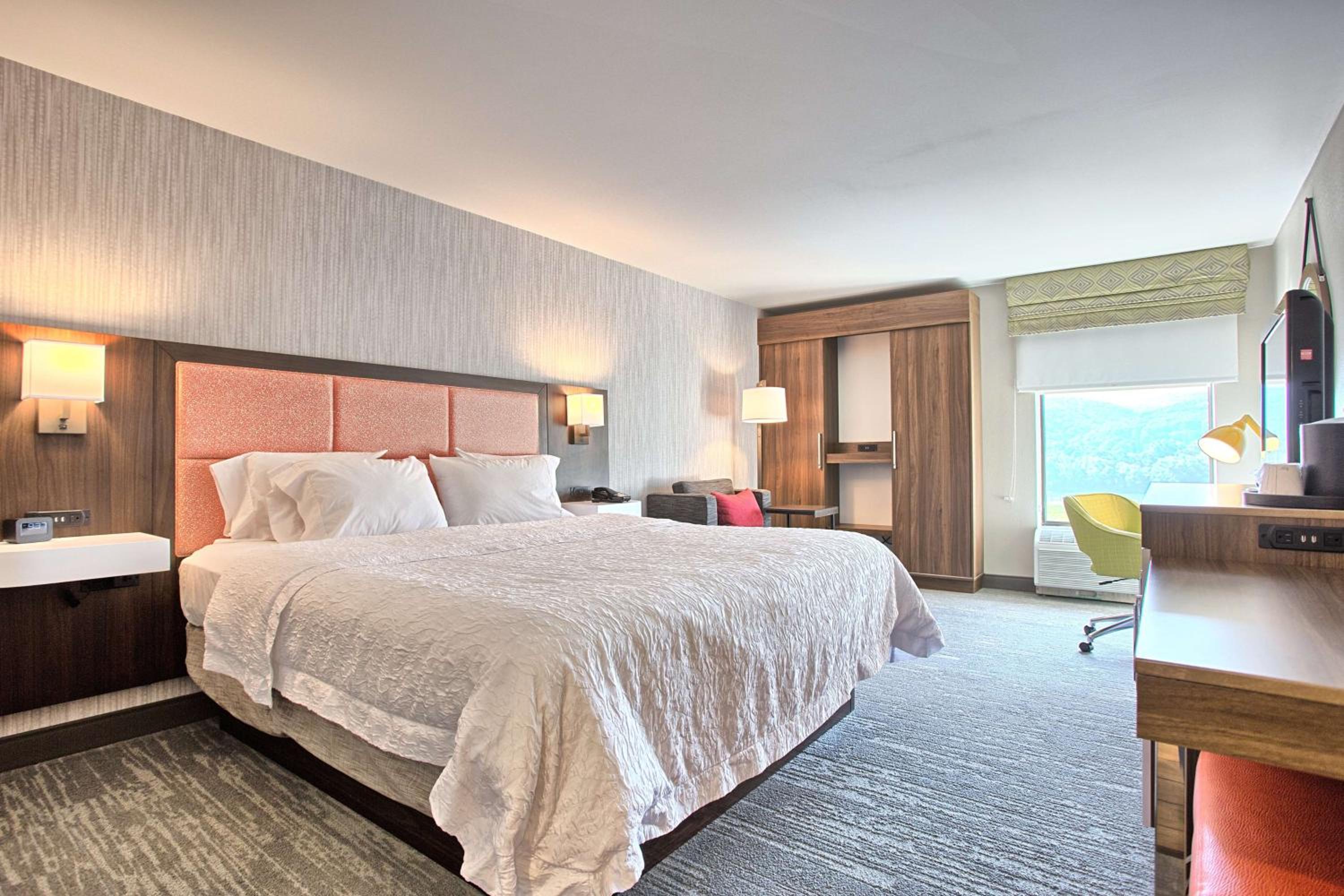 King Room - Non-Smoking - Photo 2